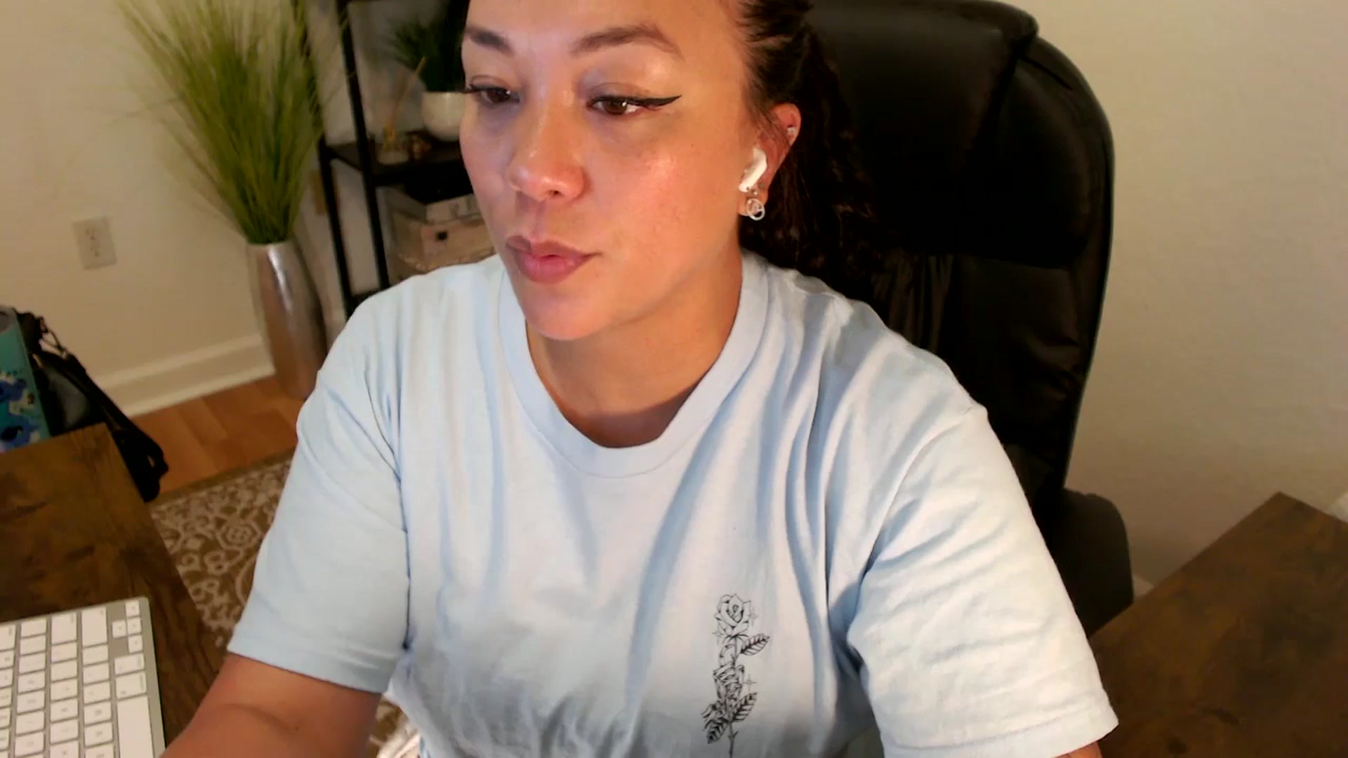 Gallery image thumbnail from MickaylaStar's myfreecams stream on, 04/28/2025, 17:09 image 10 of 20