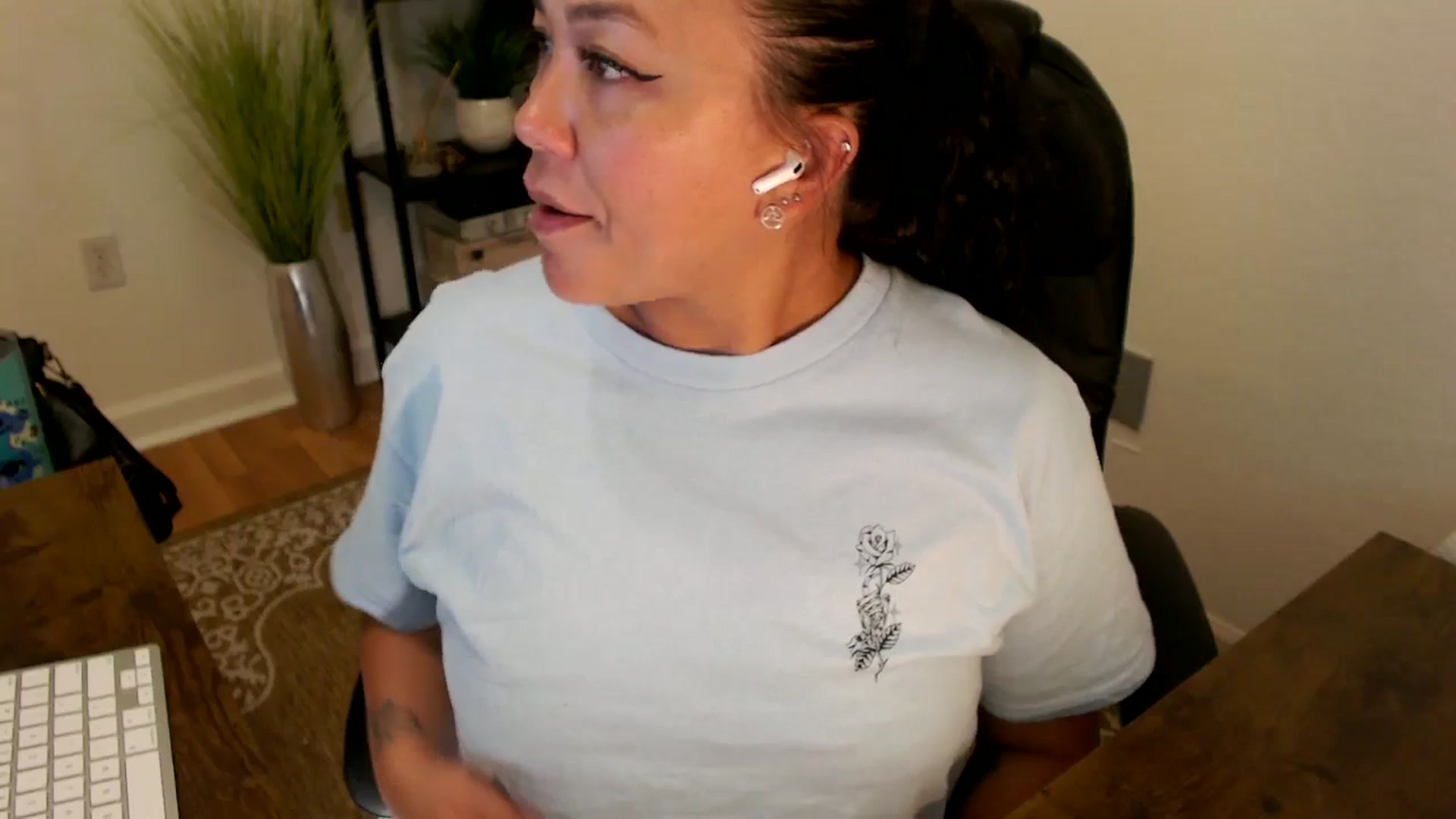 Gallery image thumbnail from MickaylaStar's myfreecams stream on, 04/28/2025, 17:09 image 14 of 20