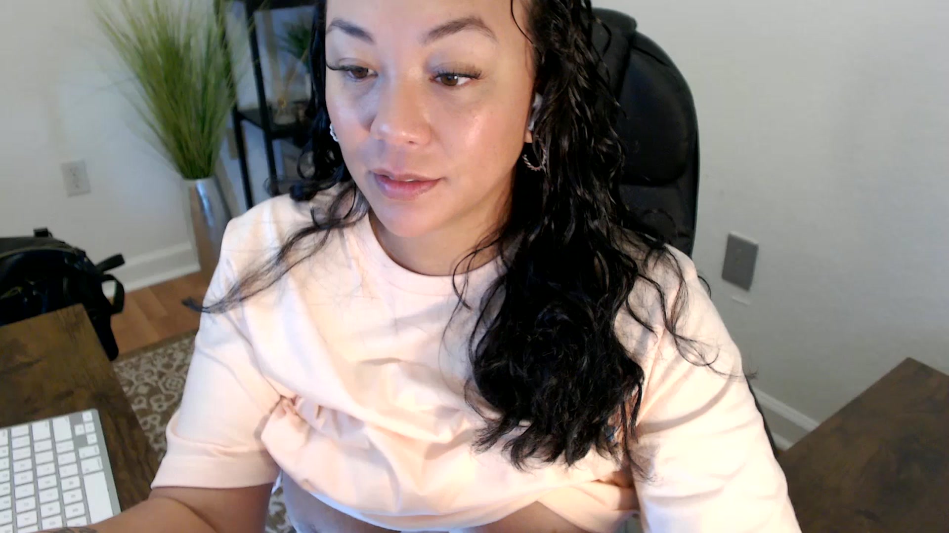 Gallery image thumbnail from MickaylaStar's myfreecams stream on, 04/29/2025, 16:30 image 17 of 20