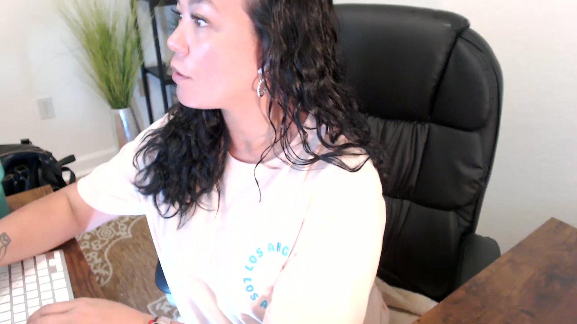 Gallery image thumbnail from MickaylaStar's myfreecams stream on, 04/29/2025, 17:14 image 14 of 20