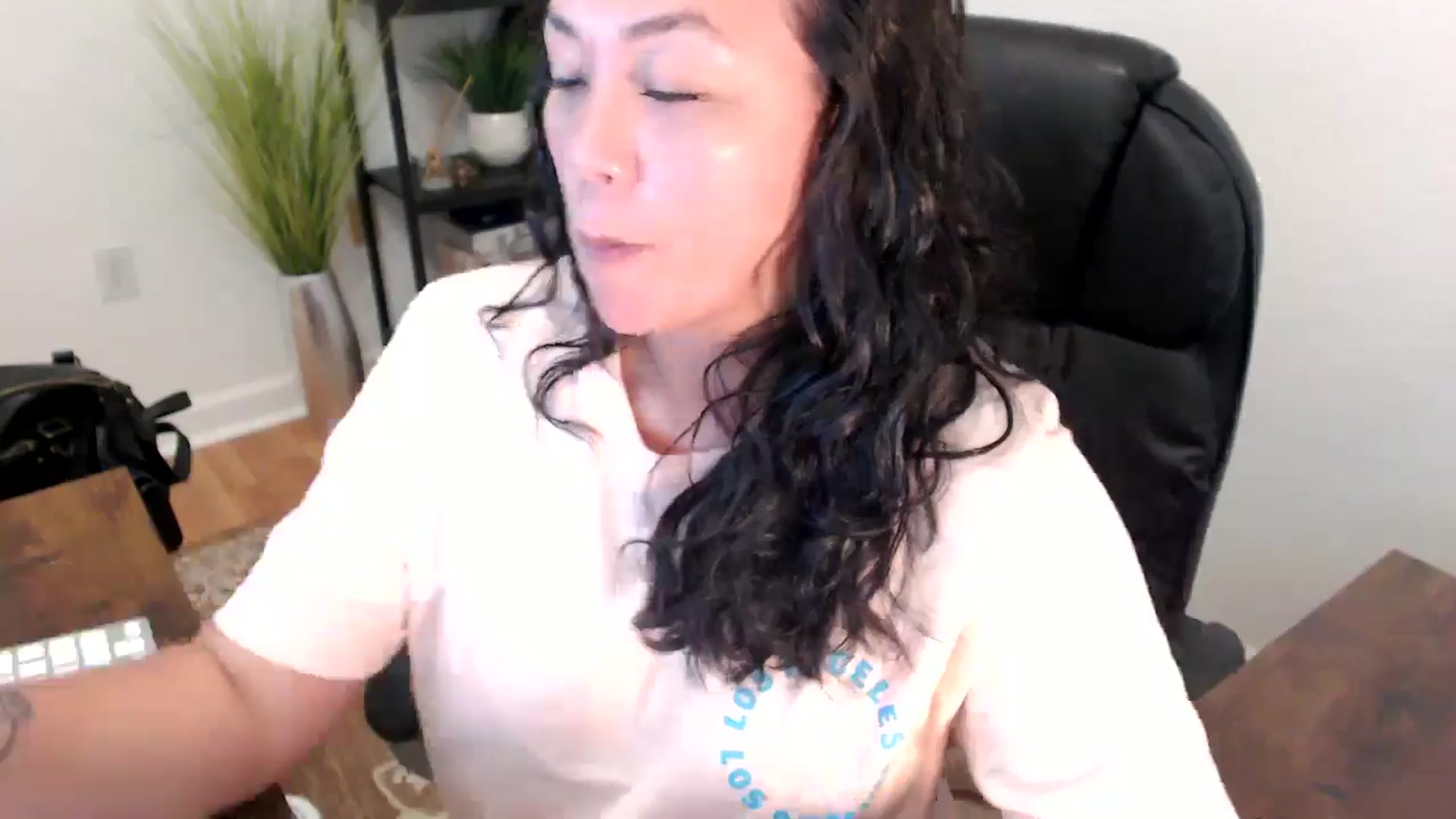 Gallery image thumbnail from MickaylaStar's myfreecams stream on, 04/29/2025, 18:07 image 14 of 20