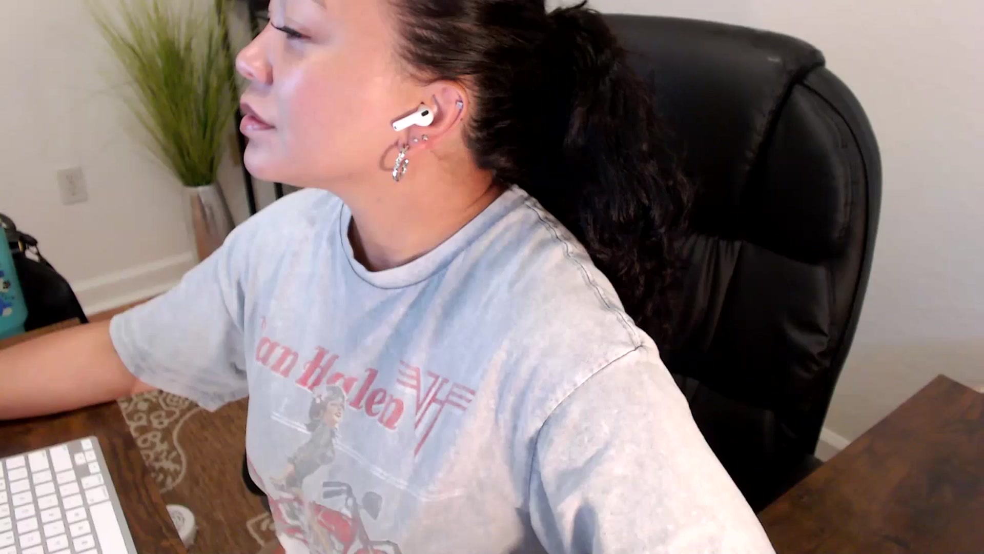 Gallery image thumbnail from MickaylaStar's myfreecams stream on, 04/30/2025, 15:56 image 10 of 20