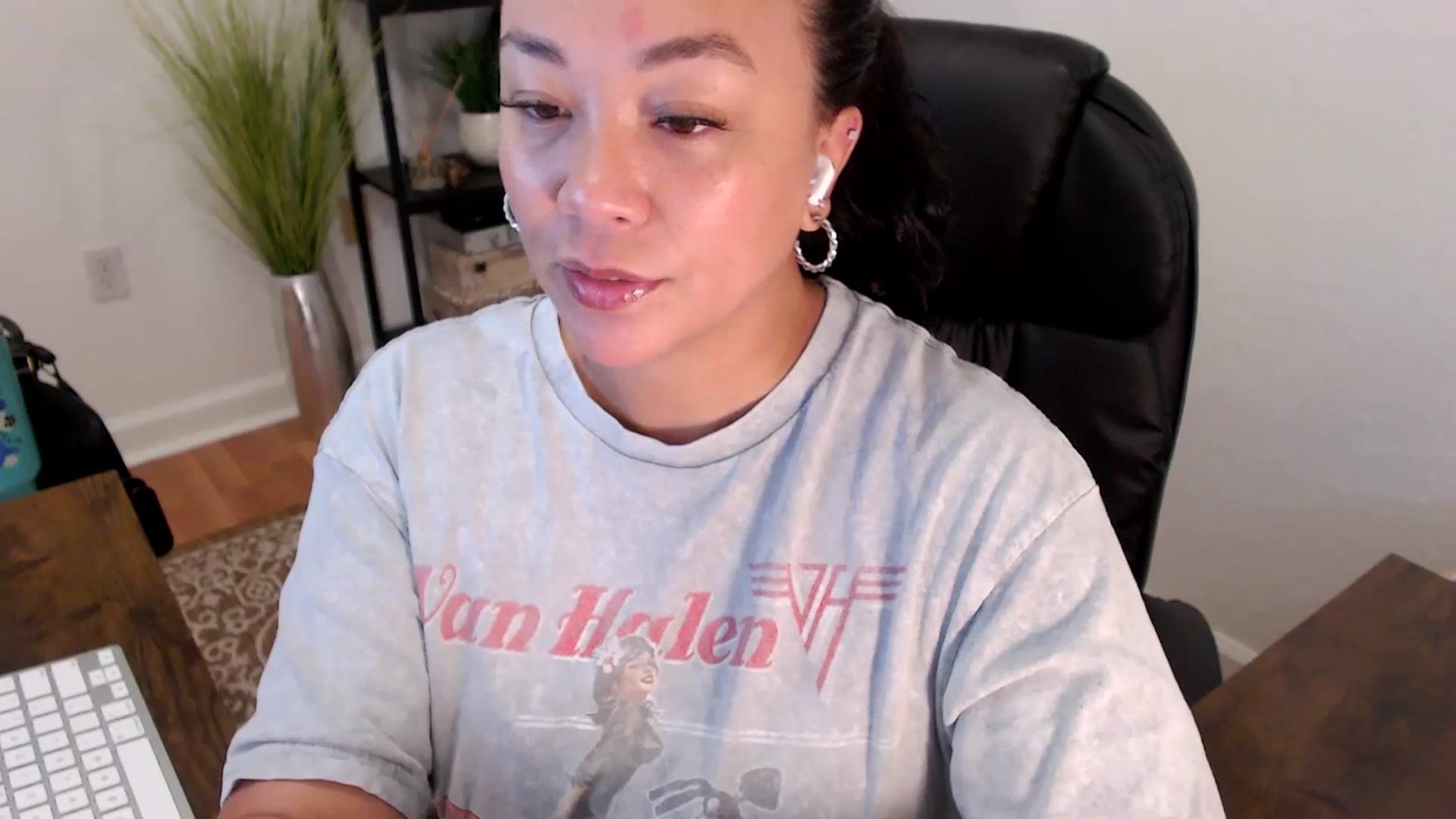Gallery image thumbnail from MickaylaStar's myfreecams stream on, 04/30/2025, 15:56 image 5 of 20
