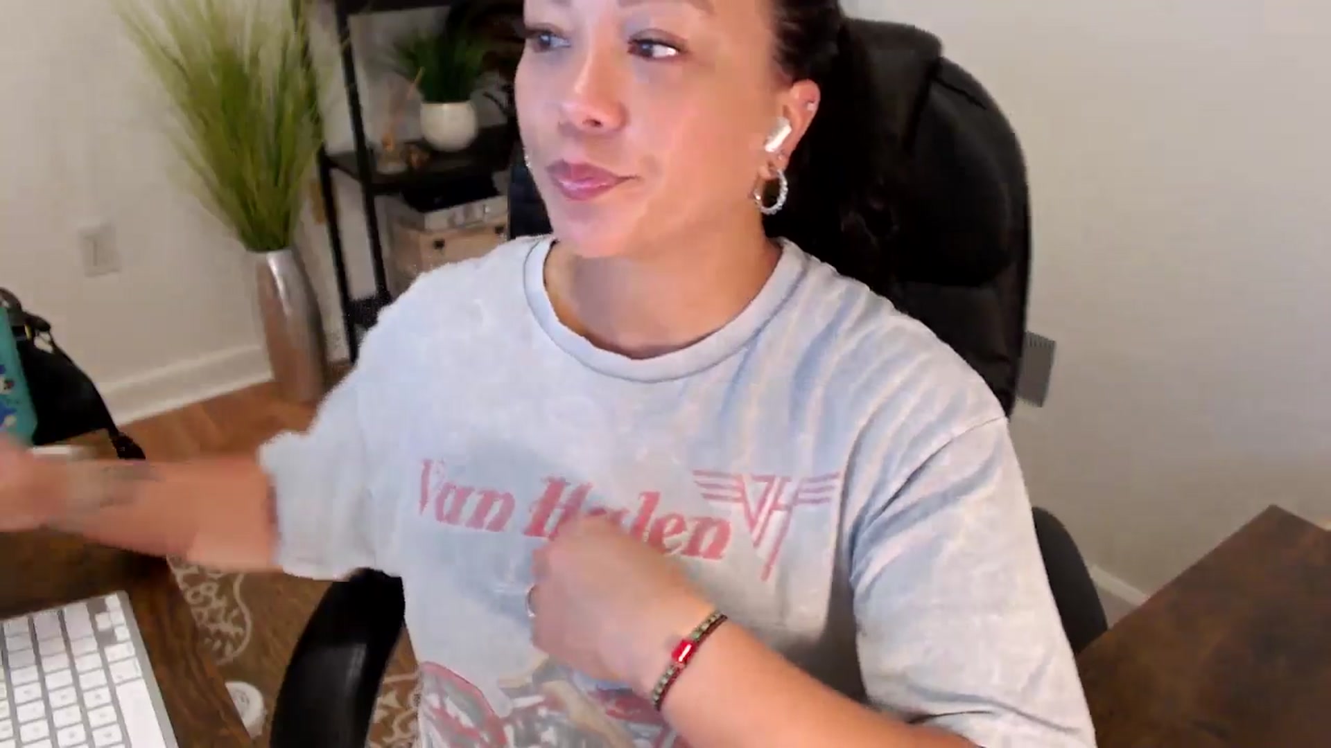 Gallery image thumbnail from MickaylaStar's myfreecams stream on, 04/30/2025, 15:56 image 18 of 20