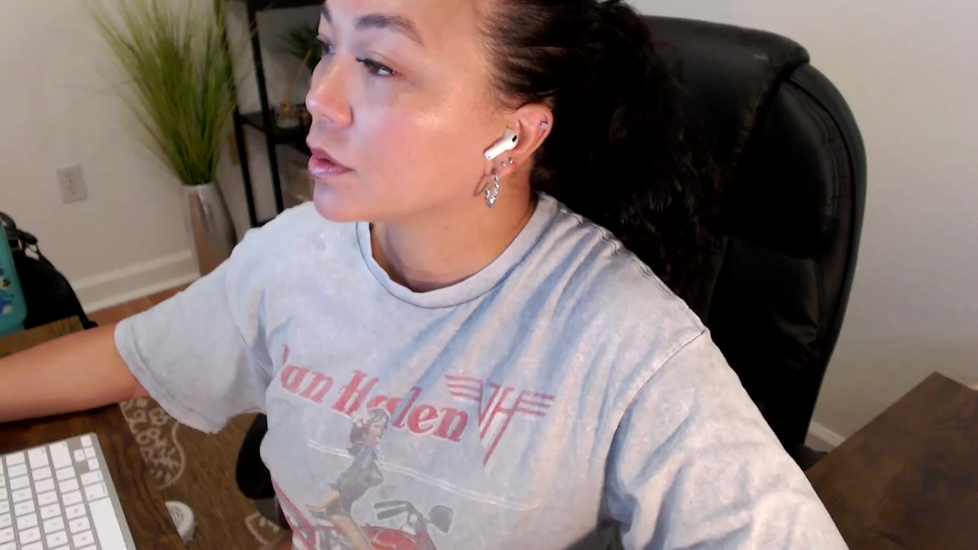 Gallery image thumbnail from MickaylaStar's myfreecams stream on, 04/30/2025, 15:56 image 13 of 20