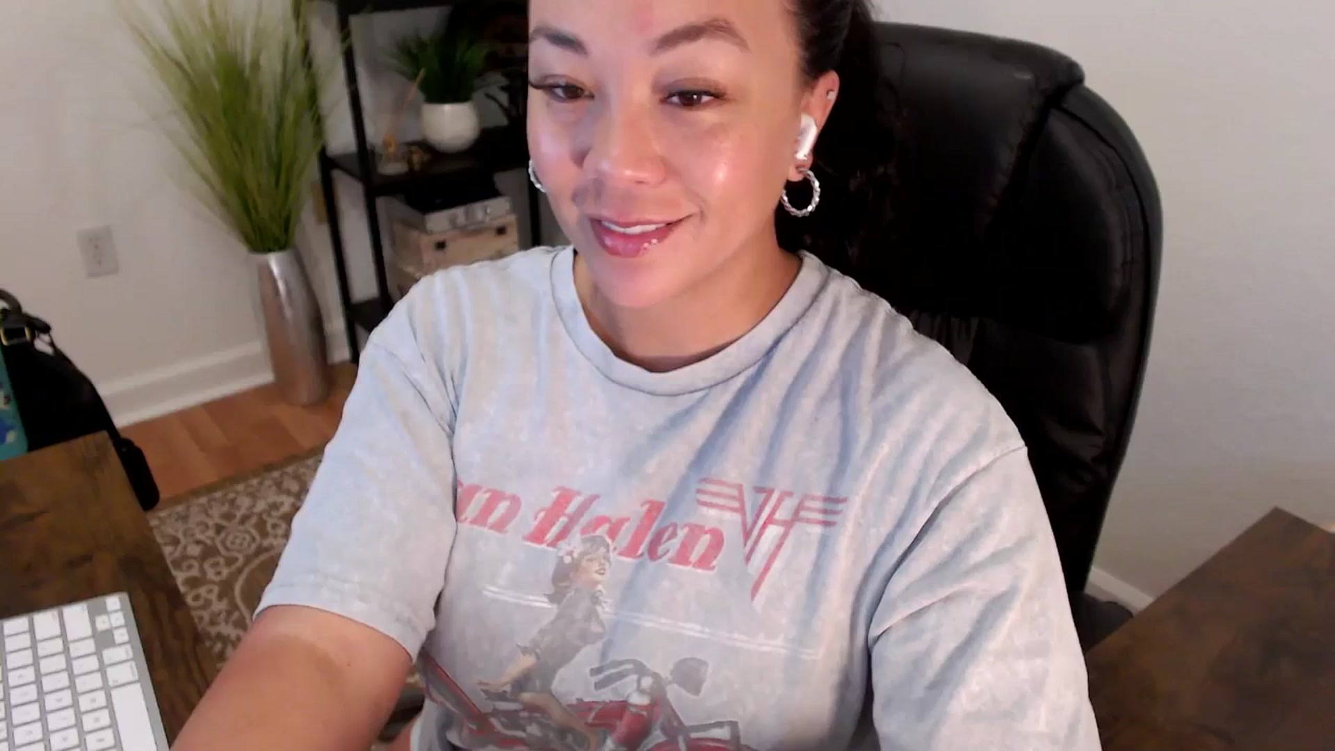 Gallery image thumbnail from MickaylaStar's myfreecams stream on, 04/30/2025, 15:56 image 2 of 20