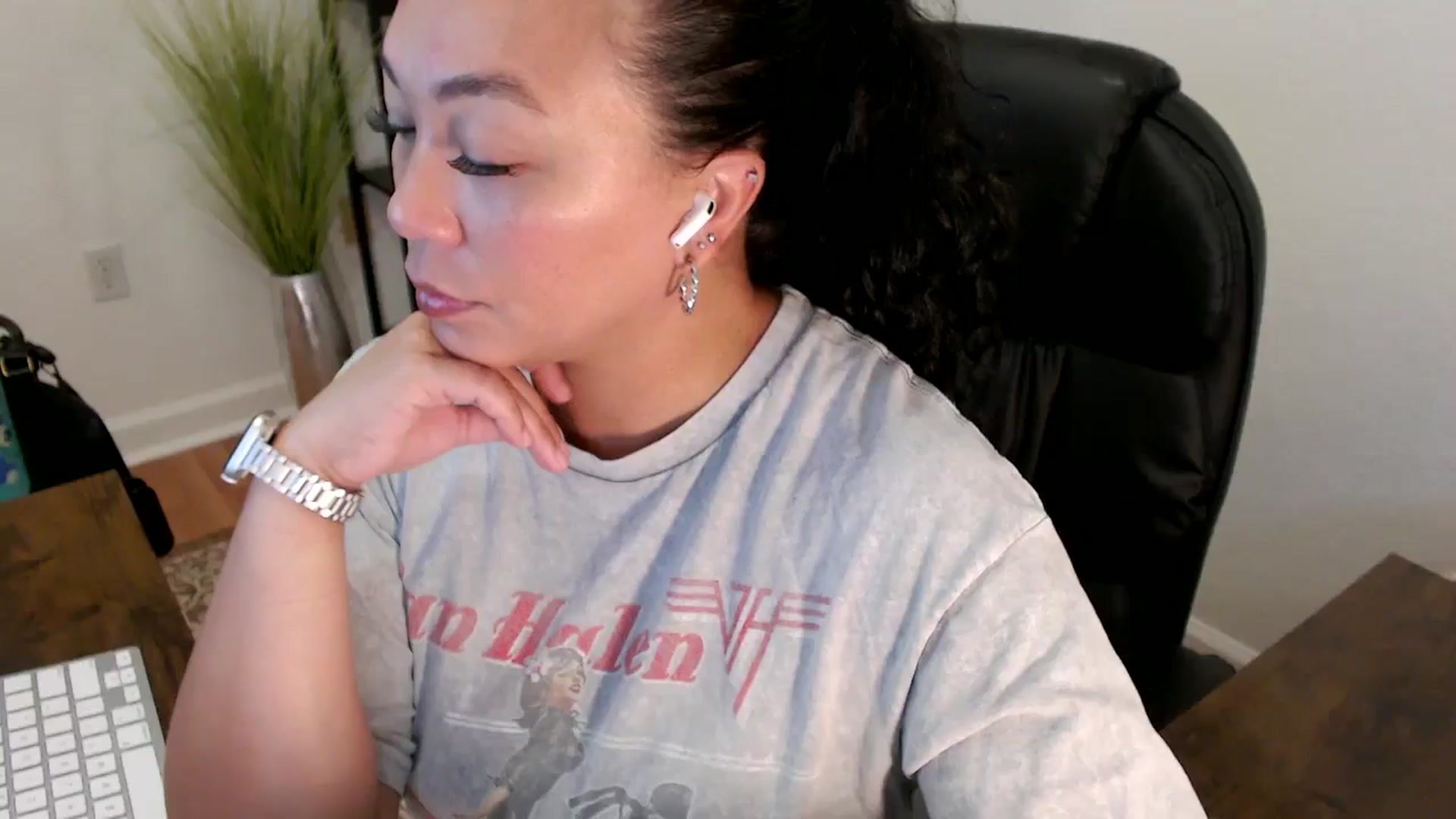 Gallery image thumbnail from MickaylaStar's myfreecams stream on, 04/30/2025, 15:56 image 1 of 20
