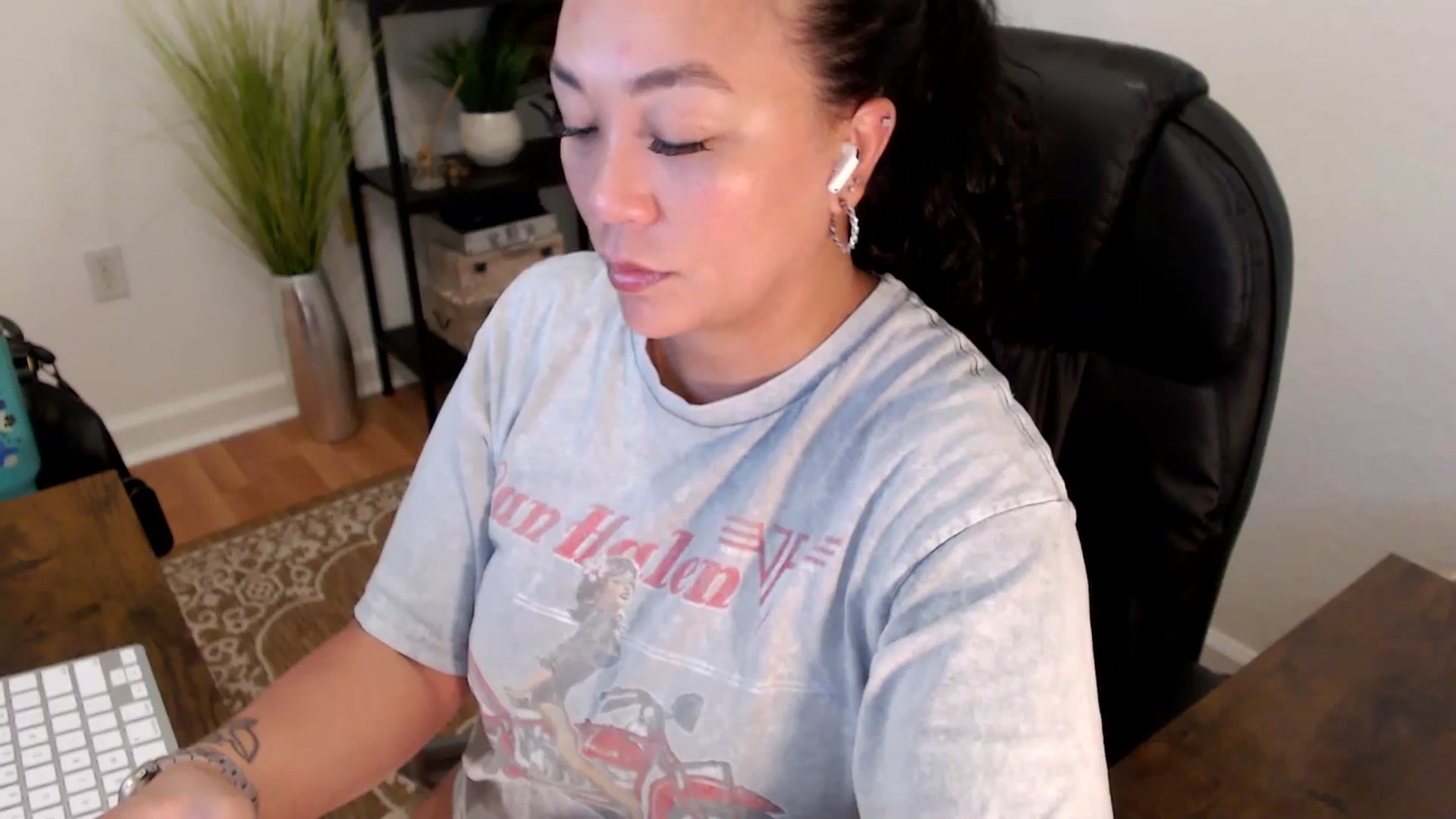 Gallery image thumbnail from MickaylaStar's myfreecams stream on, 04/30/2025, 15:56 image 14 of 20