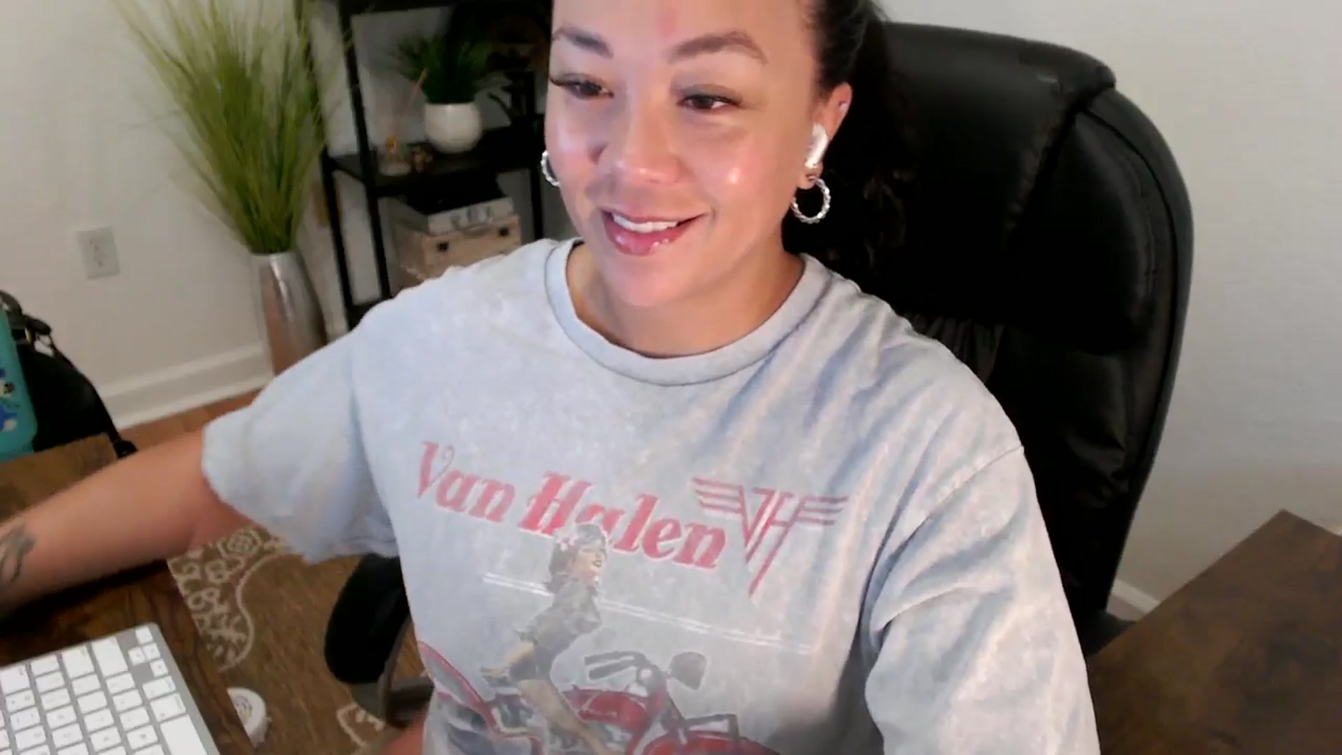 Gallery image thumbnail from MickaylaStar's myfreecams stream on, 04/30/2025, 15:56 image 4 of 20