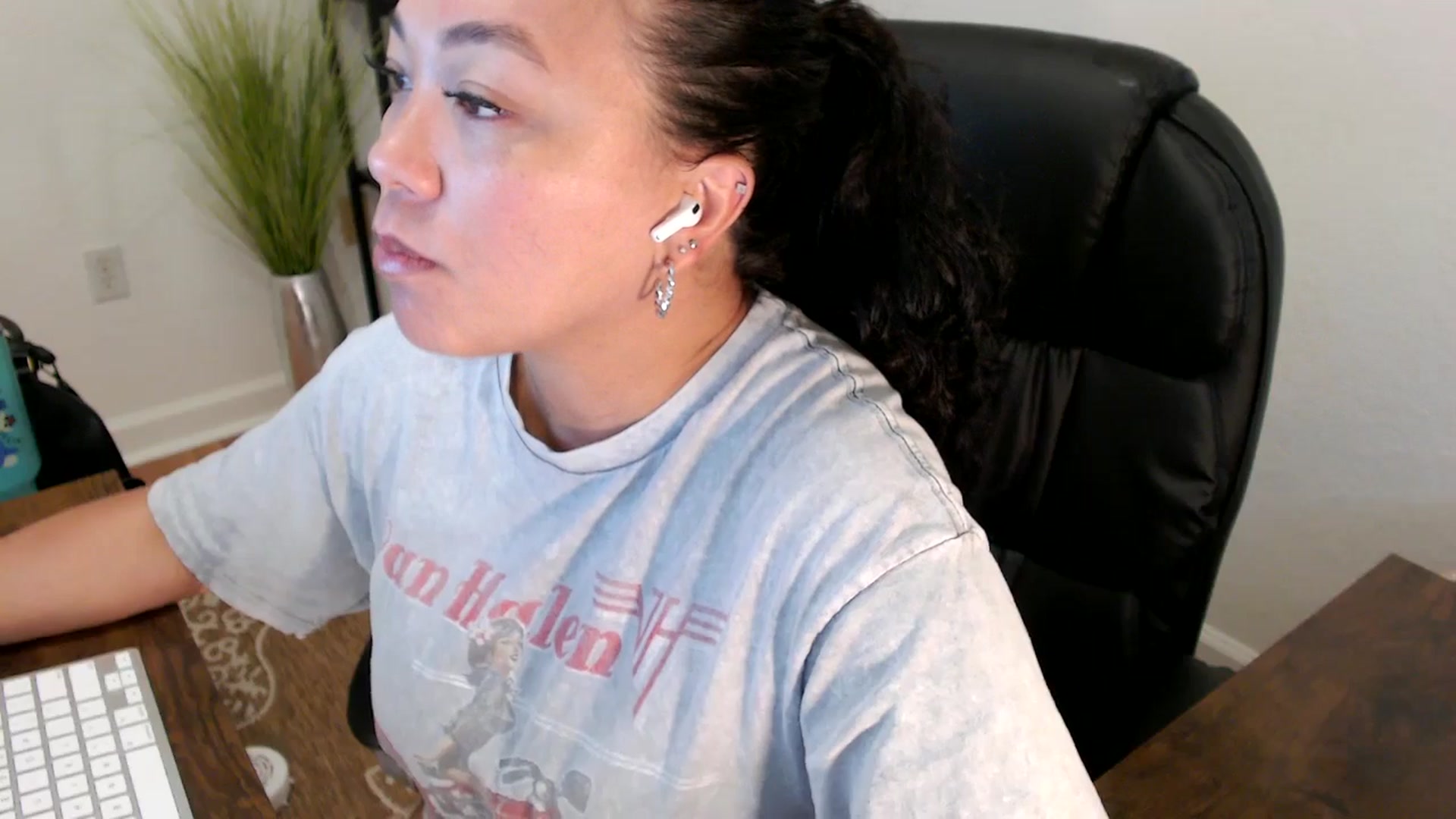 Gallery image thumbnail from MickaylaStar's myfreecams stream on, 04/30/2025, 15:56 image 19 of 20