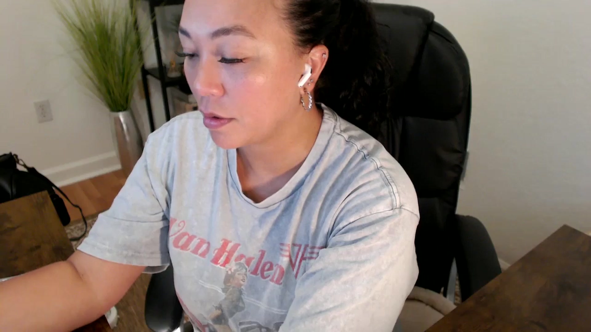 Gallery image thumbnail from MickaylaStar's myfreecams stream on, 04/30/2025, 16:40 image 10 of 20