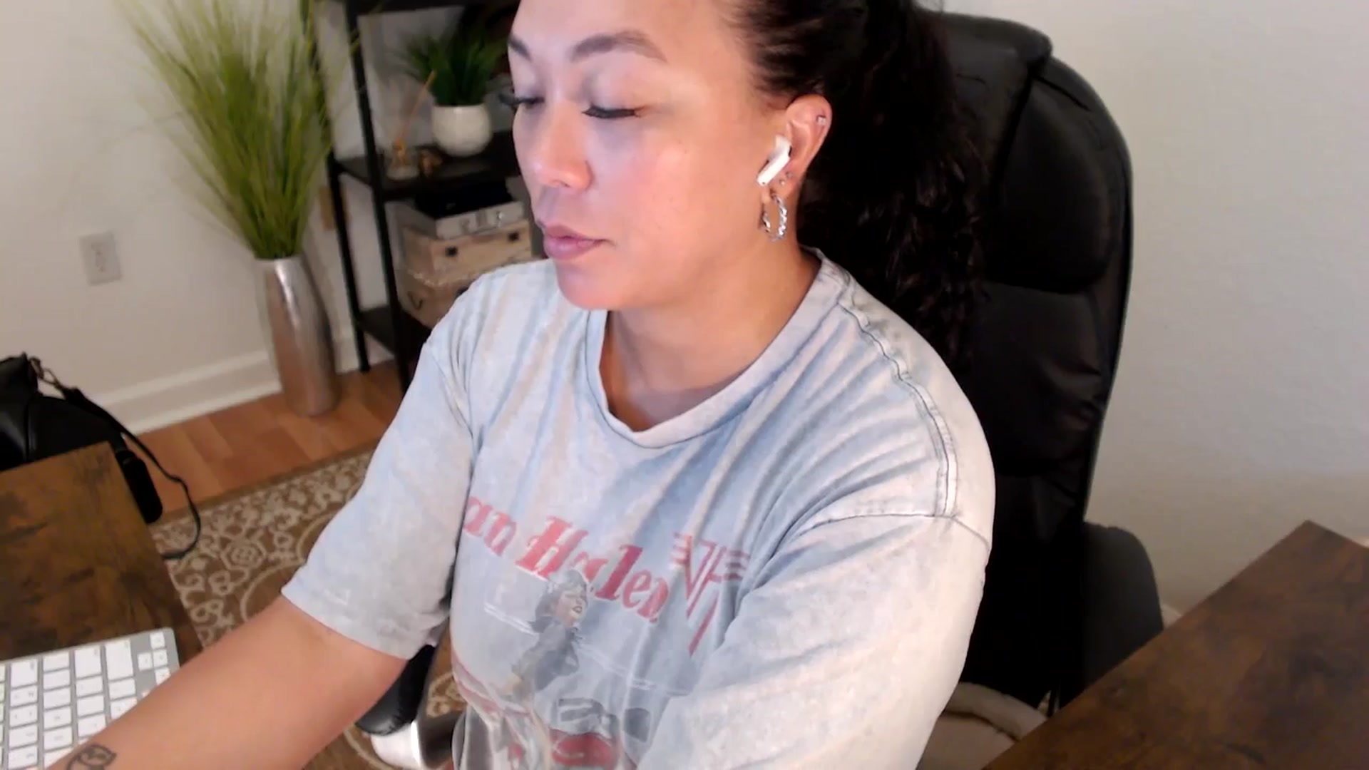 Gallery image thumbnail from MickaylaStar's myfreecams stream on, 04/30/2025, 16:40 image 20 of 20