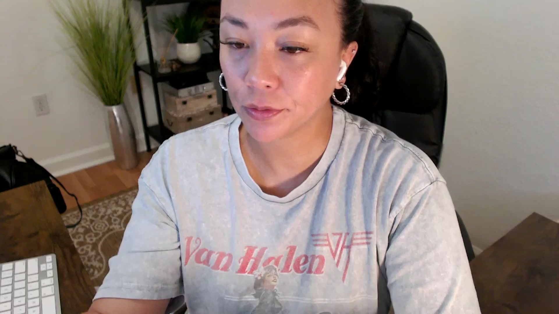Gallery image thumbnail from MickaylaStar's myfreecams stream on, 04/30/2025, 16:40 image 11 of 20