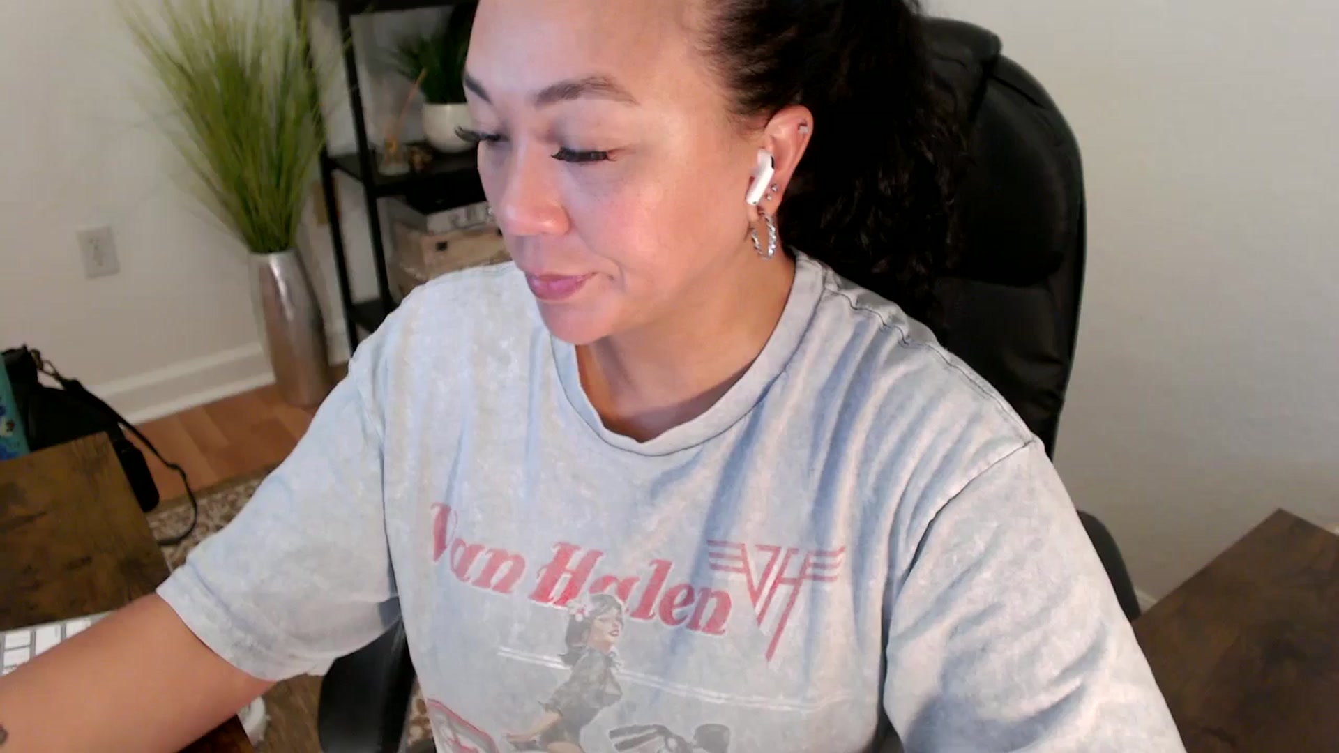 Gallery image thumbnail from MickaylaStar's myfreecams stream on, 04/30/2025, 16:40 image 5 of 20