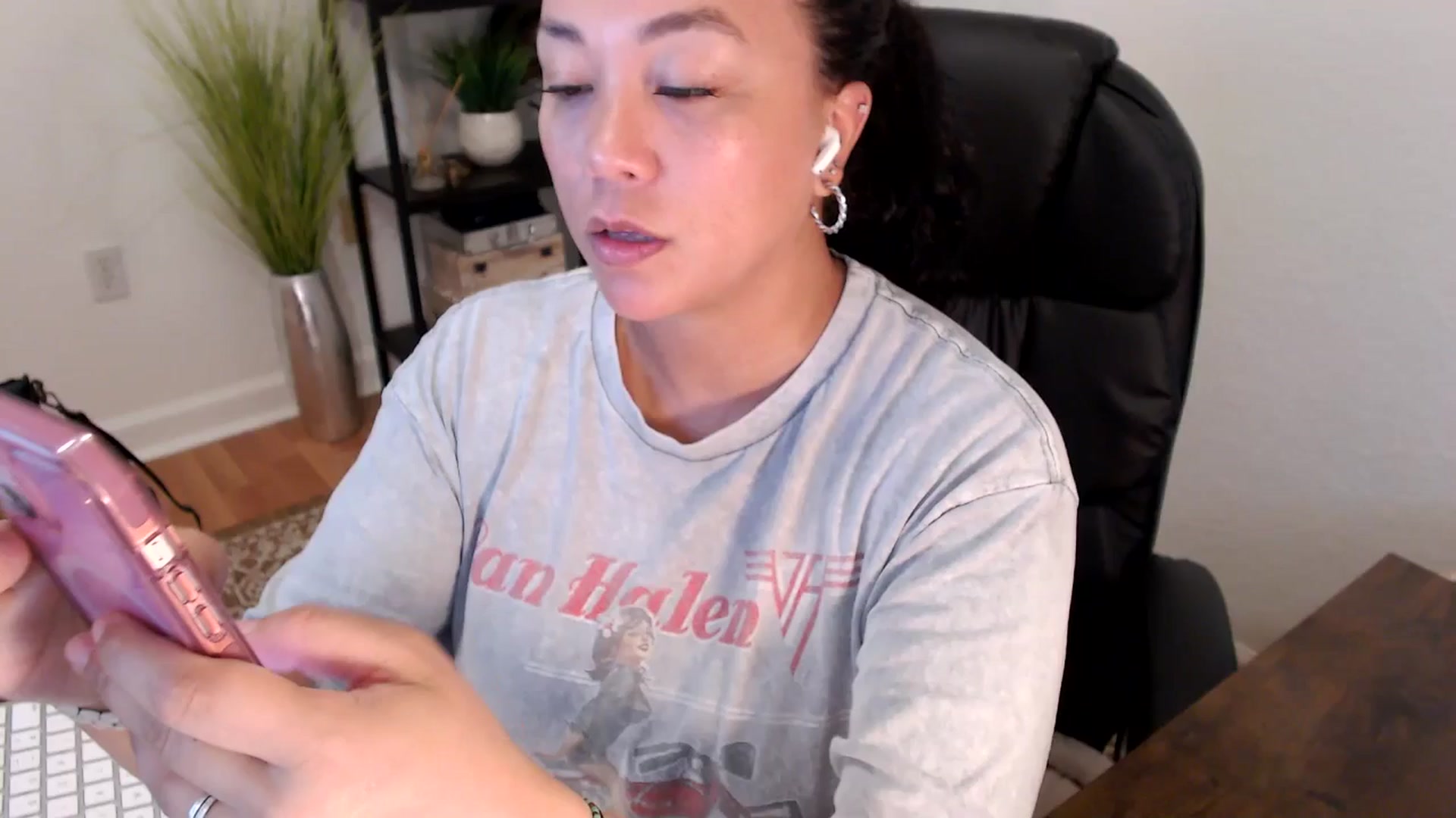 Gallery image thumbnail from MickaylaStar's myfreecams stream on, 04/30/2025, 16:40 image 19 of 20
