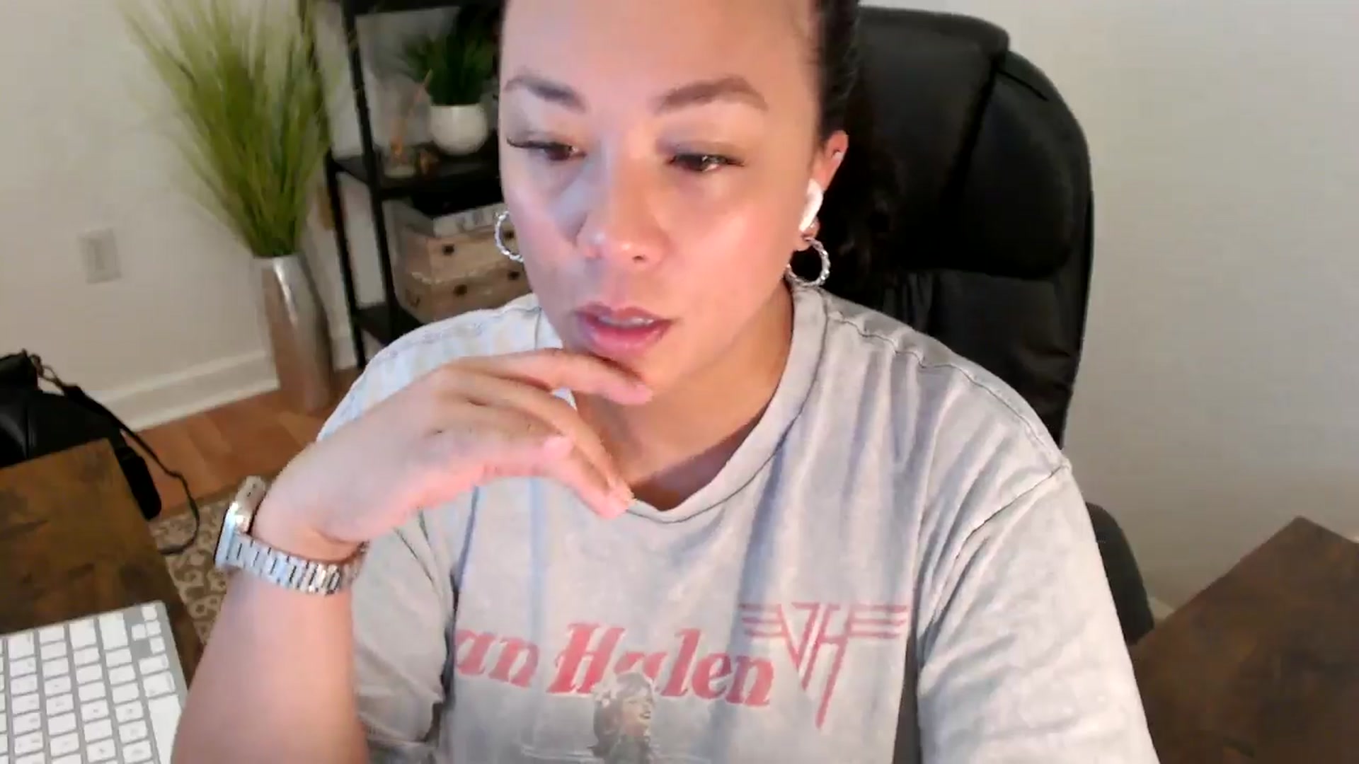 Gallery image thumbnail from MickaylaStar's myfreecams stream on, 04/30/2025, 16:40 image 14 of 20