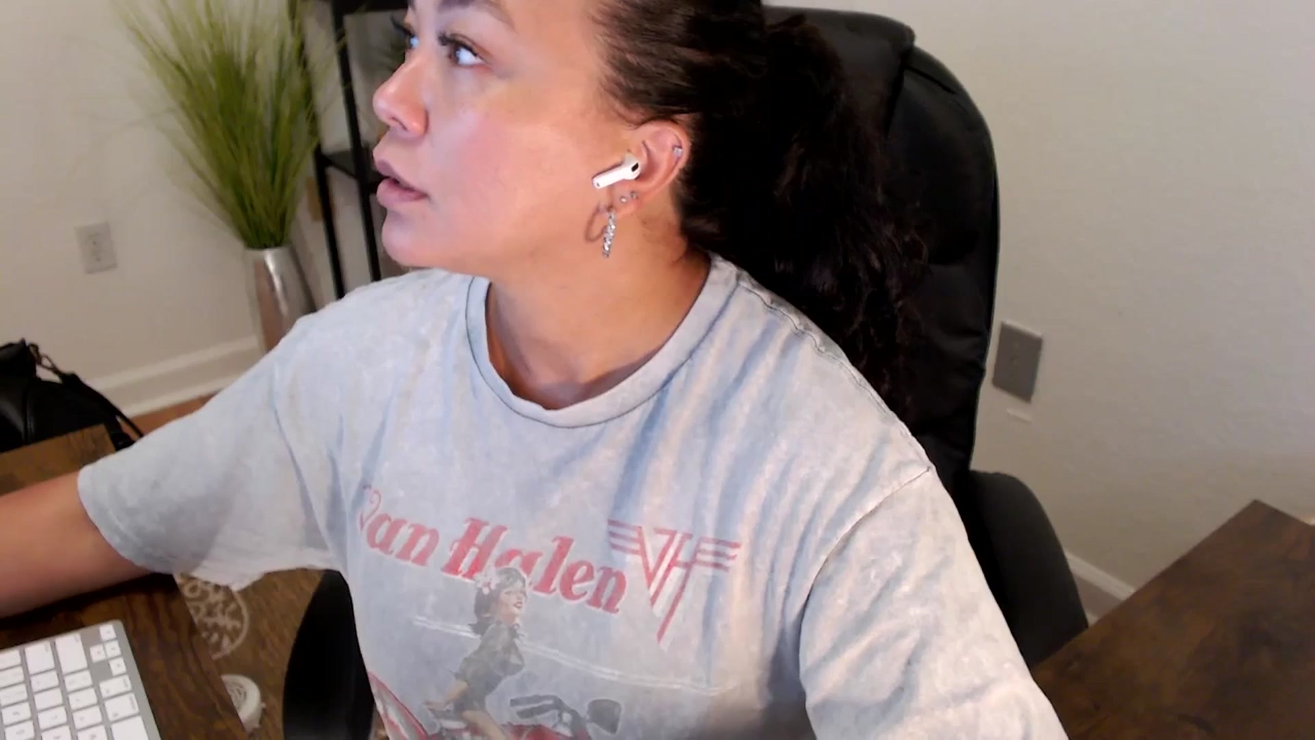 Gallery image thumbnail from MickaylaStar's myfreecams stream on, 04/30/2025, 17:19 image 3 of 20