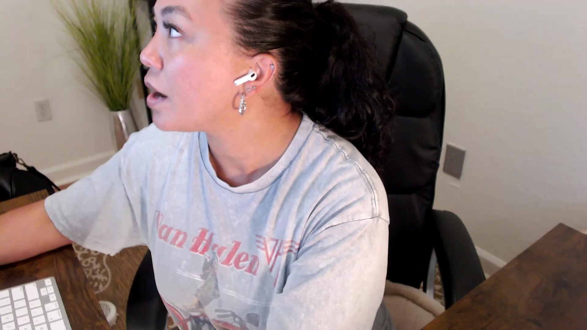 Gallery image thumbnail from MickaylaStar's myfreecams stream on, 04/30/2025, 17:19 image 1 of 20