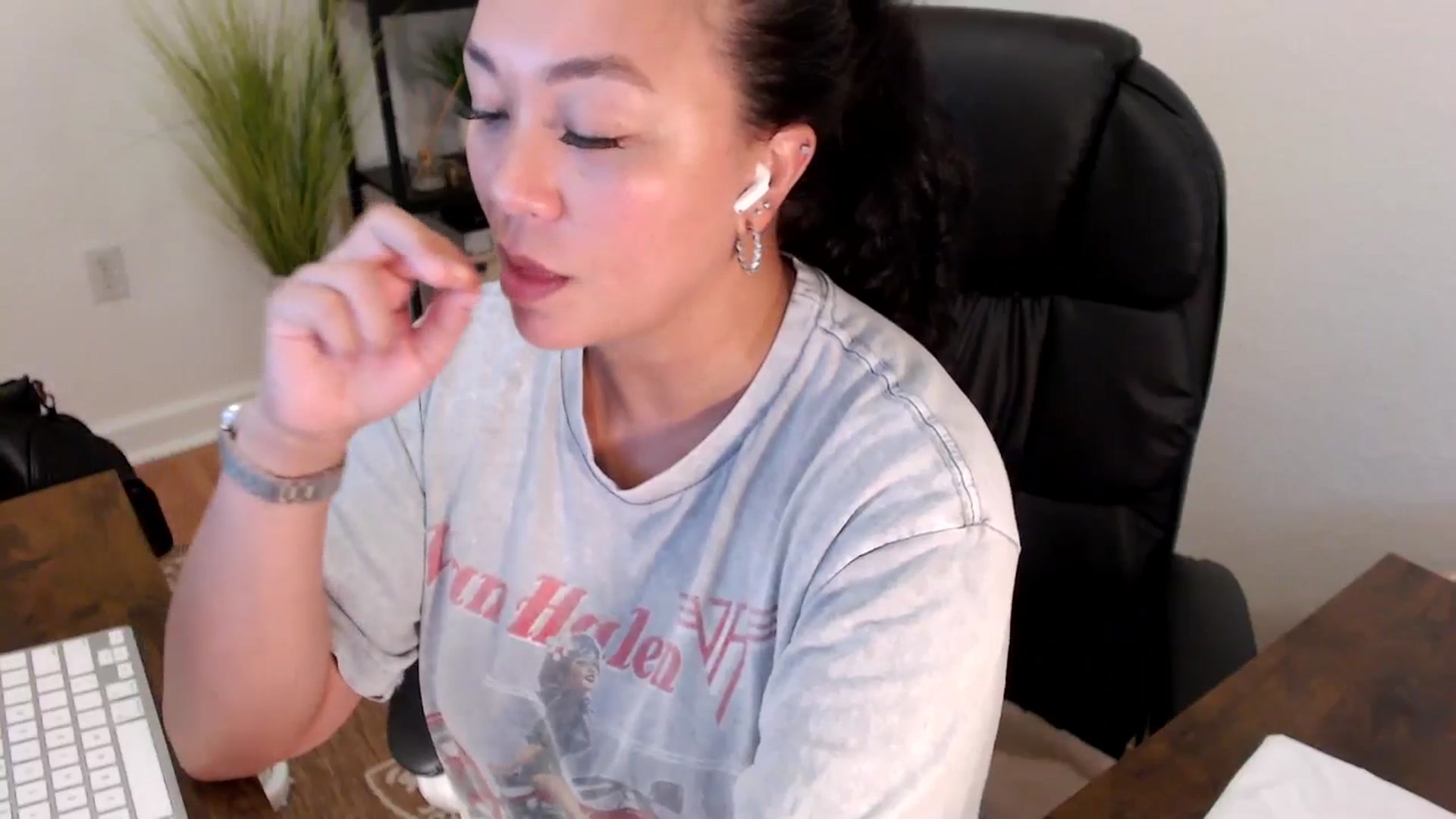 Gallery image thumbnail from MickaylaStar's myfreecams stream on, 04/30/2025, 17:53 image 19 of 20