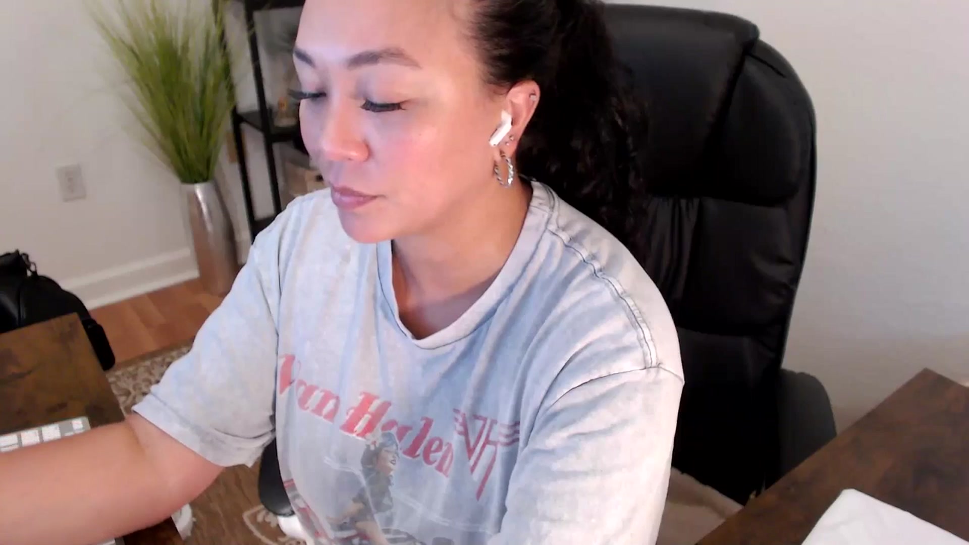 Gallery image thumbnail from MickaylaStar's myfreecams stream on, 04/30/2025, 17:53 image 18 of 20