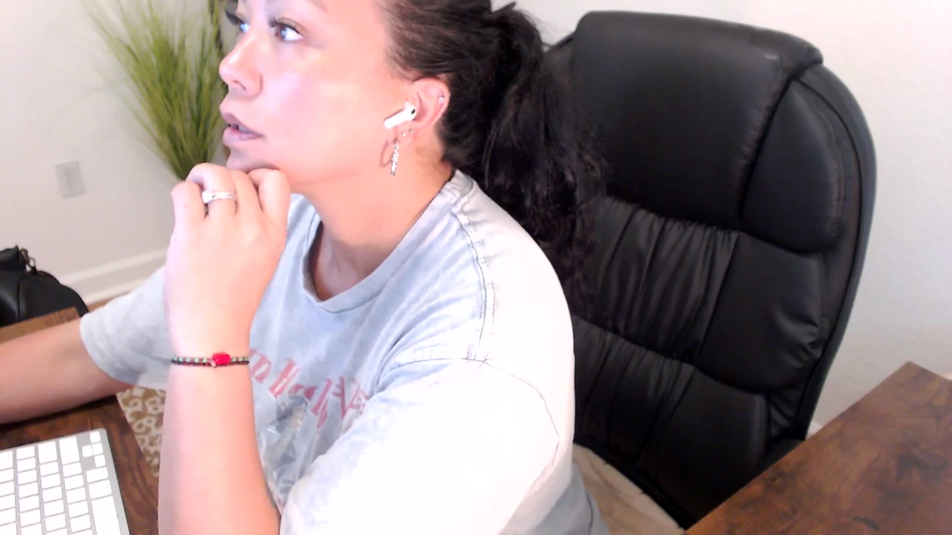 Gallery image thumbnail from MickaylaStar's myfreecams stream on, 04/30/2025, 19:05 image 7 of 20