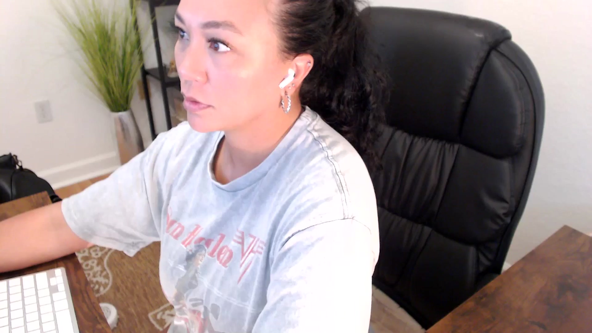 Gallery image thumbnail from MickaylaStar's myfreecams stream on, 04/30/2025, 19:05 image 8 of 20