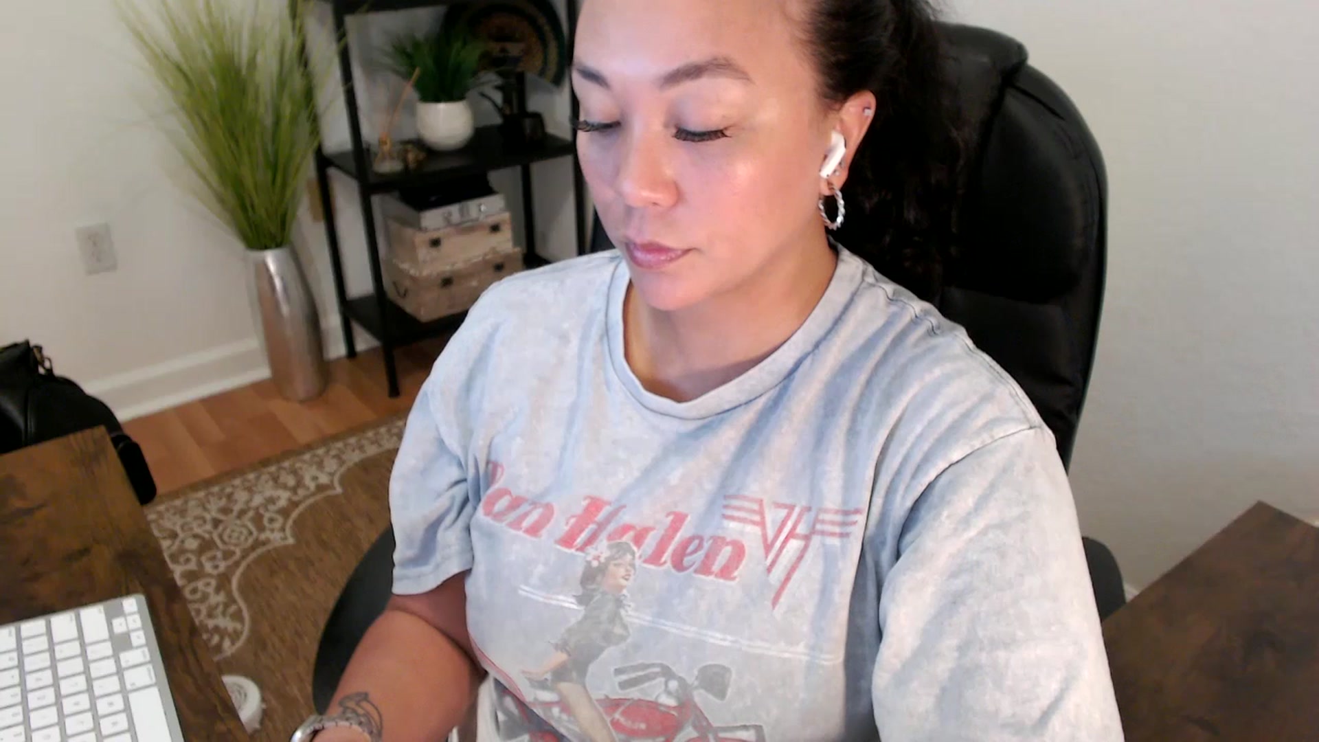 Gallery image thumbnail from MickaylaStar's myfreecams stream on, 04/30/2025, 19:05 image 10 of 20