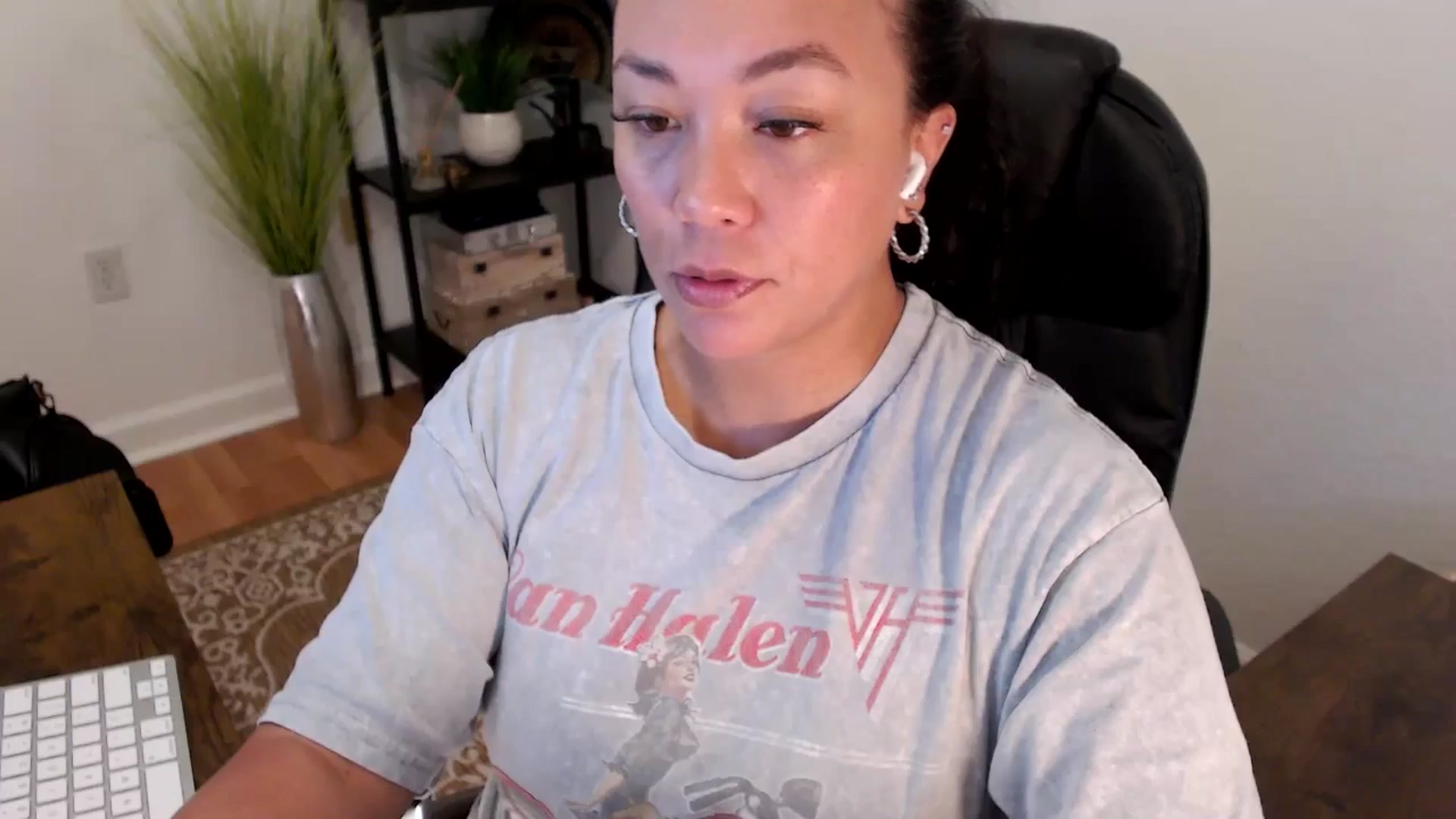 Gallery image thumbnail from MickaylaStar's myfreecams stream on, 04/30/2025, 19:05 image 2 of 20