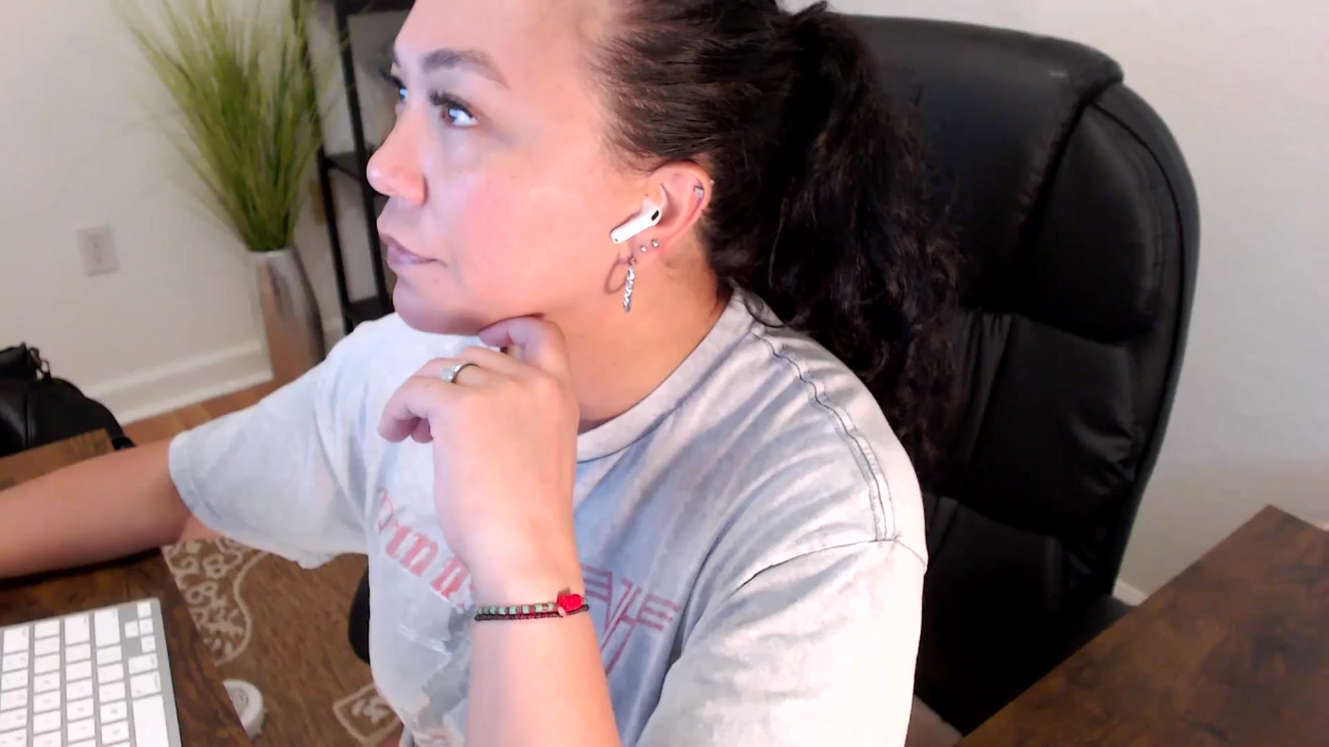 Gallery image thumbnail from MickaylaStar's myfreecams stream on, 04/30/2025, 19:05 image 1 of 20
