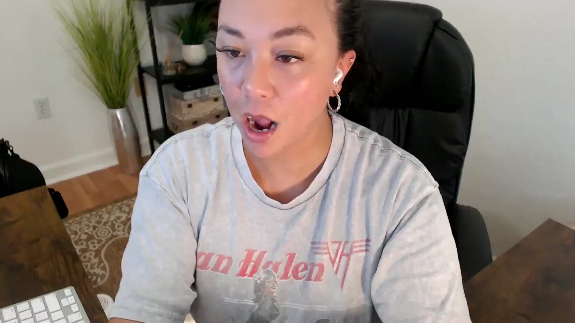 Gallery image thumbnail from MickaylaStar's myfreecams stream on, 04/30/2025, 20:02 image 19 of 20