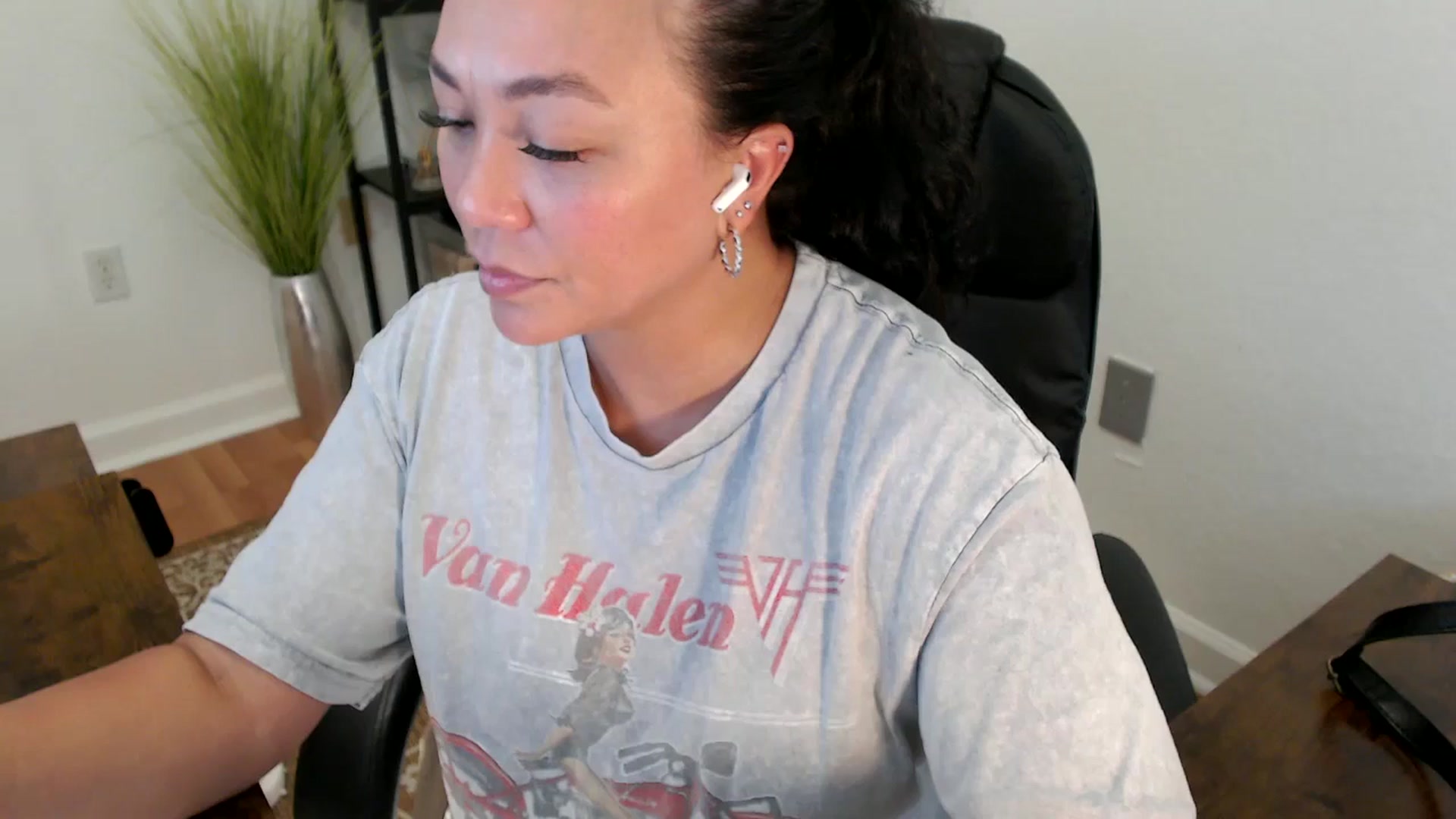 Gallery image thumbnail from MickaylaStar's myfreecams stream on, 04/30/2025, 20:58 image 12 of 20