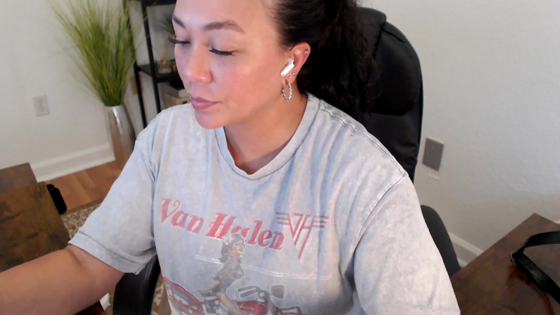 Gallery image thumbnail from MickaylaStar's myfreecams stream on, 04/30/2025, 20:58 image 13 of 20
