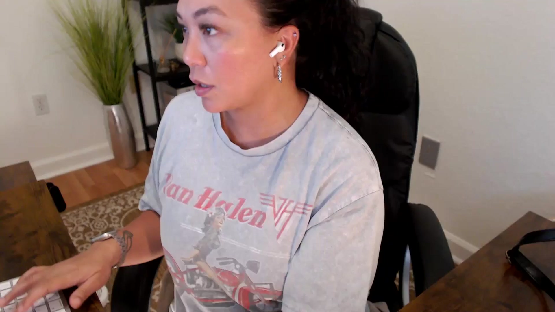 Gallery image thumbnail from MickaylaStar's myfreecams stream on, 04/30/2025, 20:58 image 14 of 20