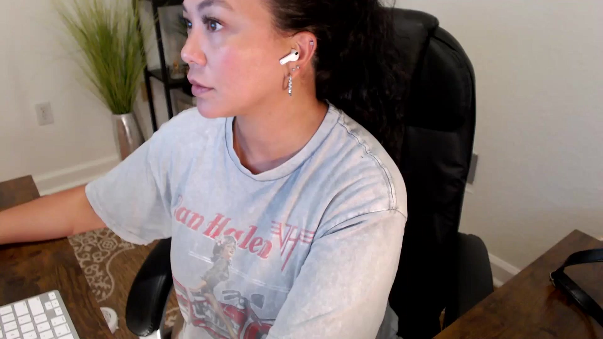 Gallery image thumbnail from MickaylaStar's myfreecams stream on, 04/30/2025, 20:58 image 1 of 20