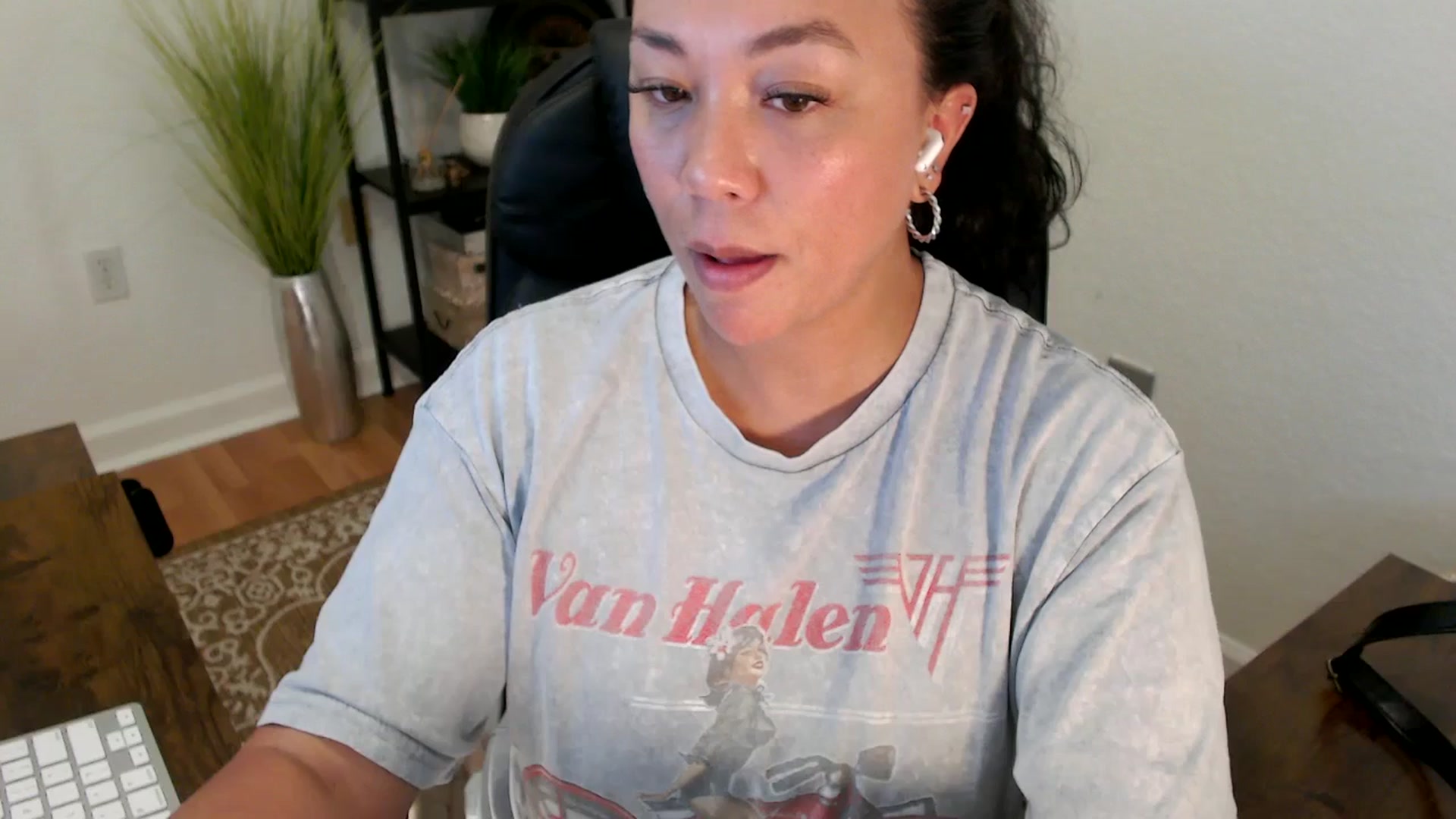 Gallery image thumbnail from MickaylaStar's myfreecams stream on, 04/30/2025, 20:58 image 11 of 20