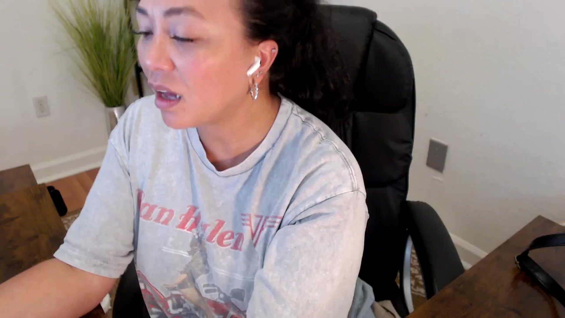 Gallery image thumbnail from MickaylaStar's myfreecams stream on, 04/30/2025, 20:58 image 18 of 20