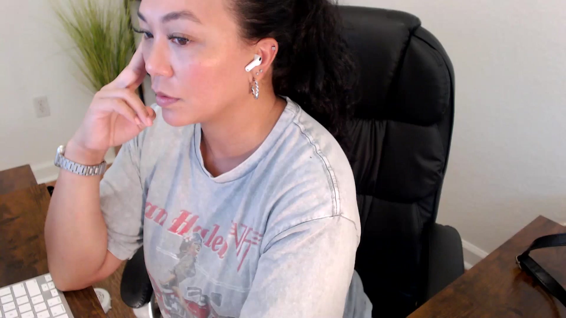 Gallery image thumbnail from MickaylaStar's myfreecams stream on, 04/30/2025, 20:58 image 8 of 20
