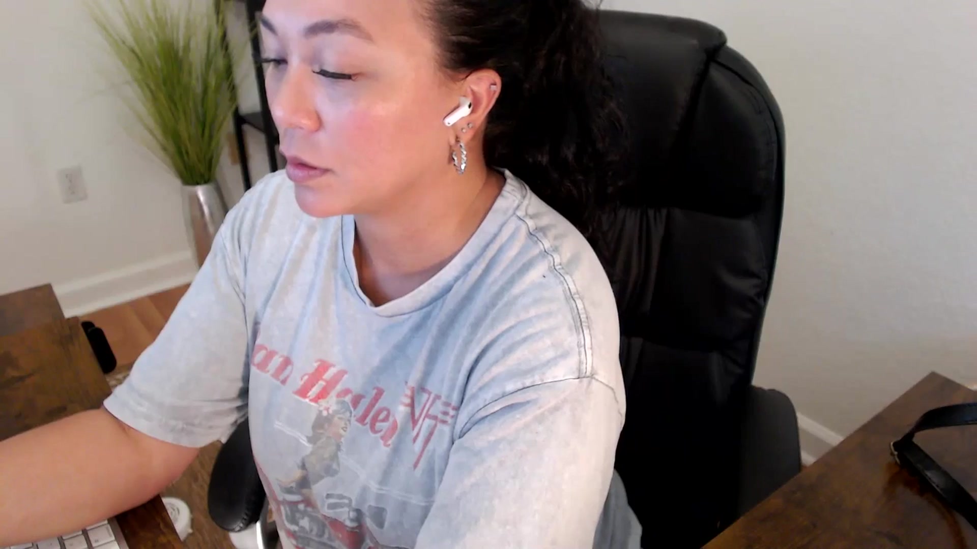 Gallery image thumbnail from MickaylaStar's myfreecams stream on, 04/30/2025, 20:58 image 5 of 20