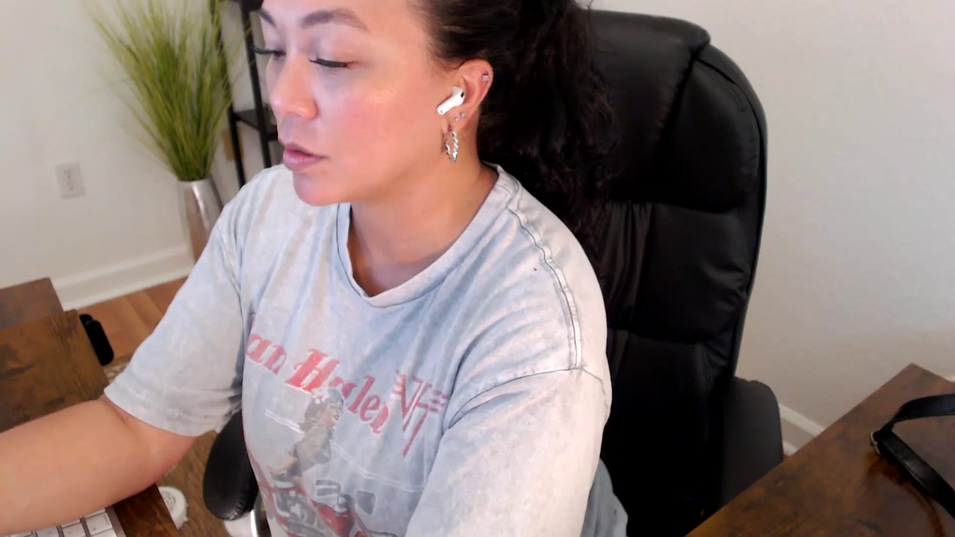 Gallery image thumbnail from MickaylaStar's myfreecams stream on, 04/30/2025, 20:58 image 7 of 20