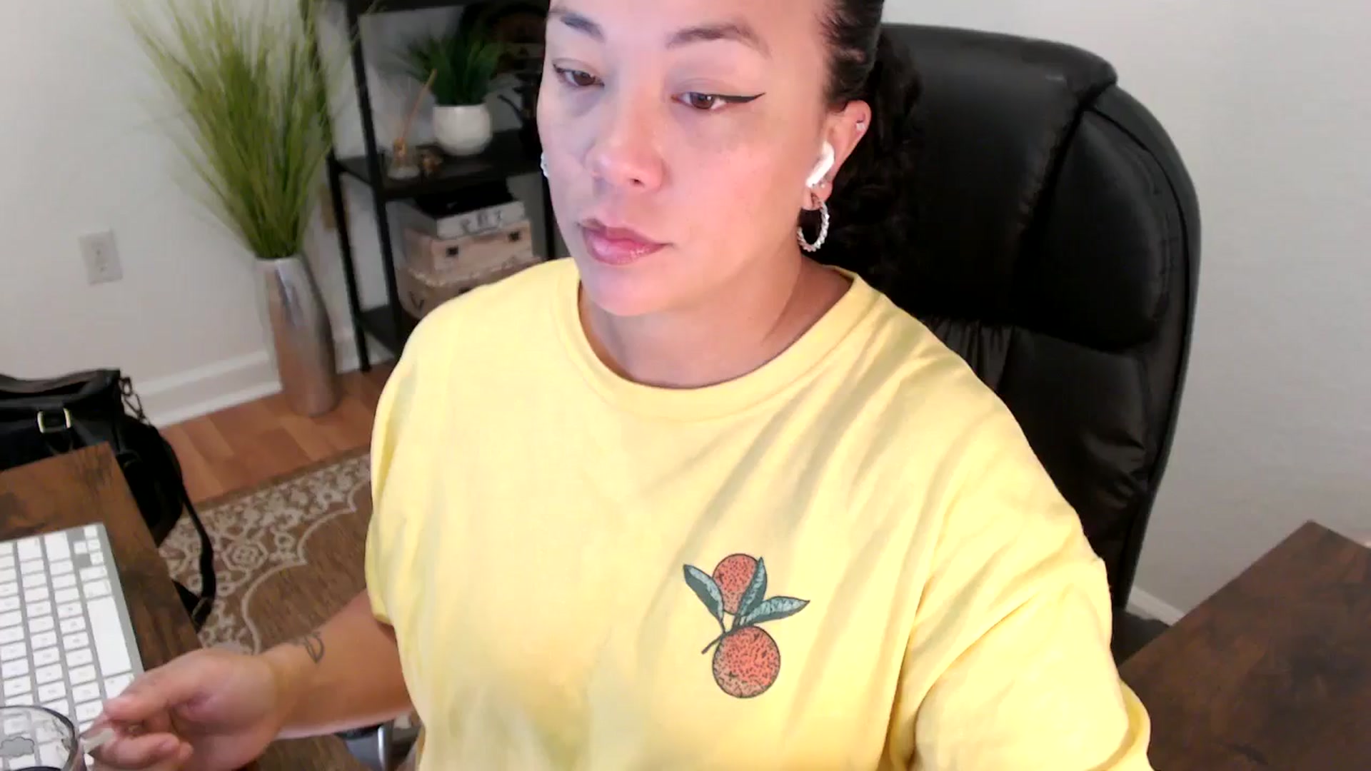 Gallery image thumbnail from MickaylaStar's myfreecams stream on, 05/01/2025, 17:38 image 1 of 20