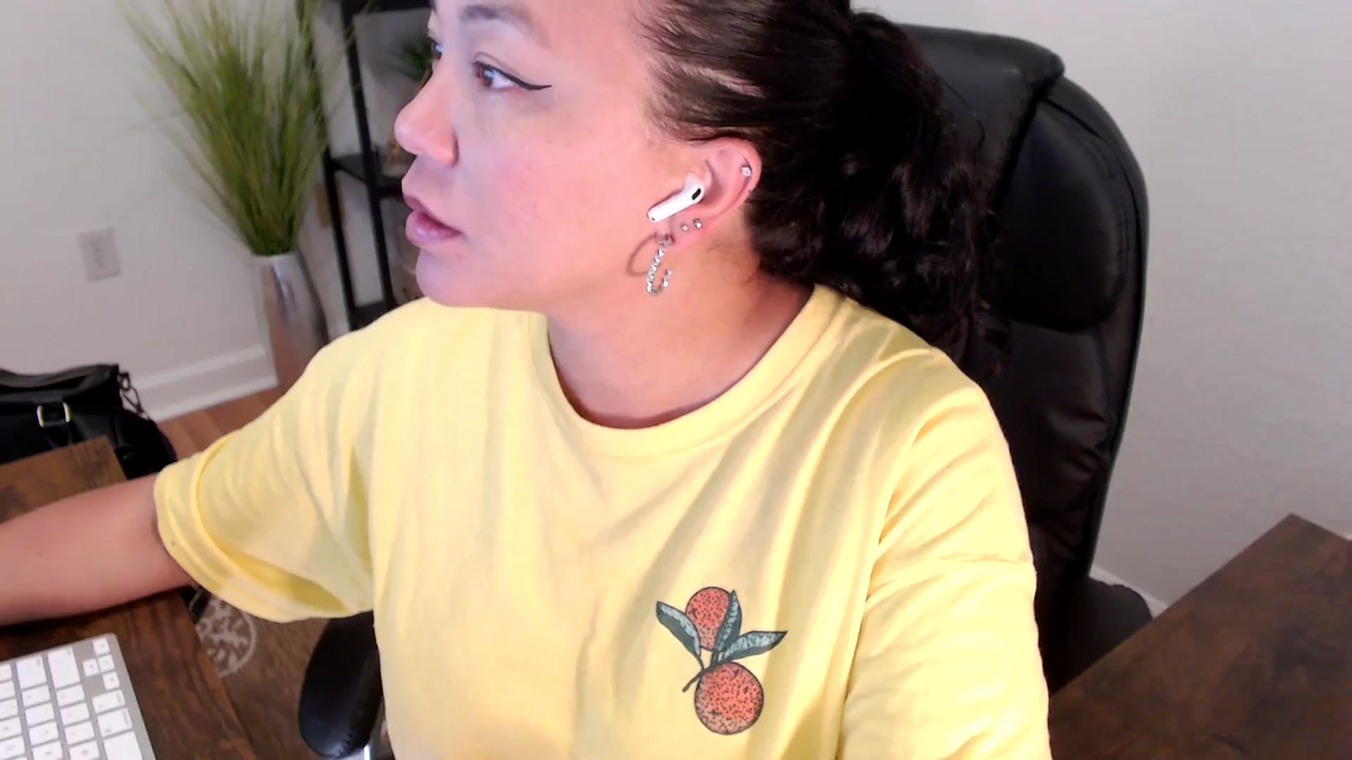 Gallery image thumbnail from MickaylaStar's myfreecams stream on, 05/01/2025, 17:38 image 8 of 20