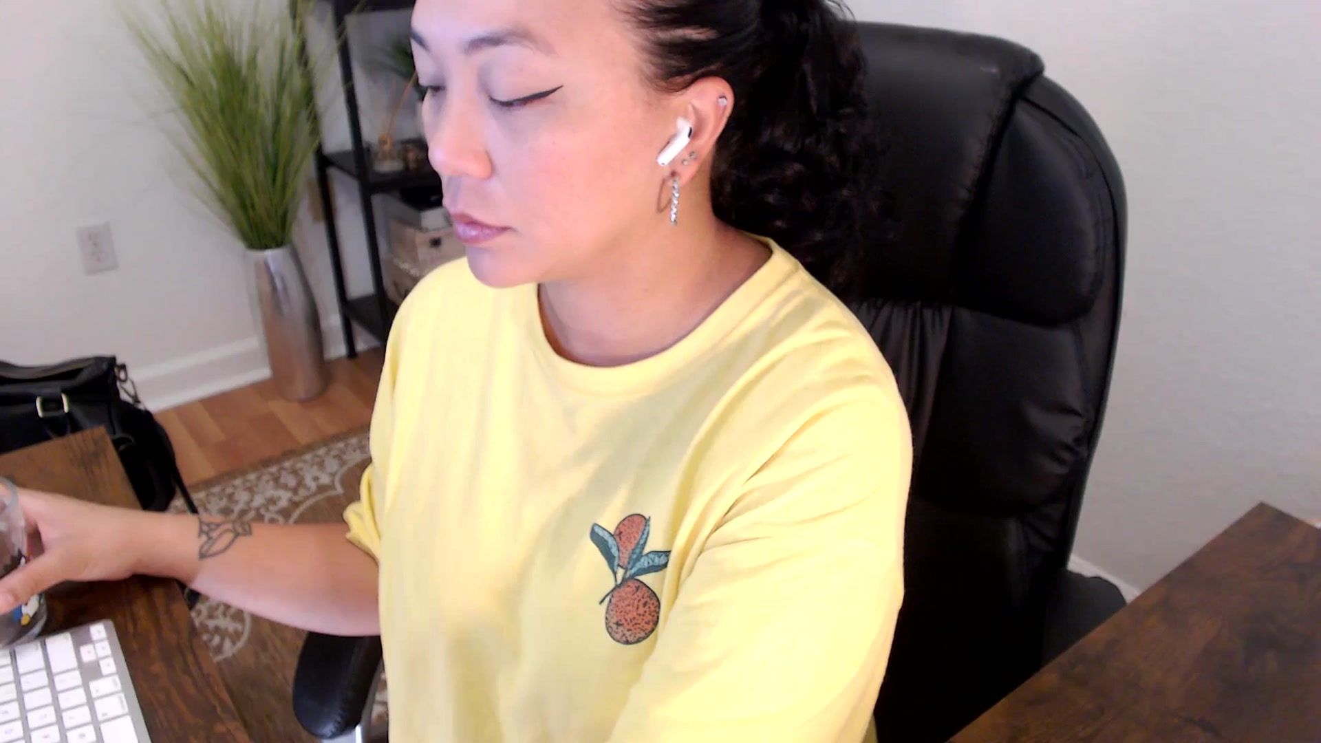 Gallery image thumbnail from MickaylaStar's myfreecams stream on, 05/01/2025, 17:38 image 13 of 20