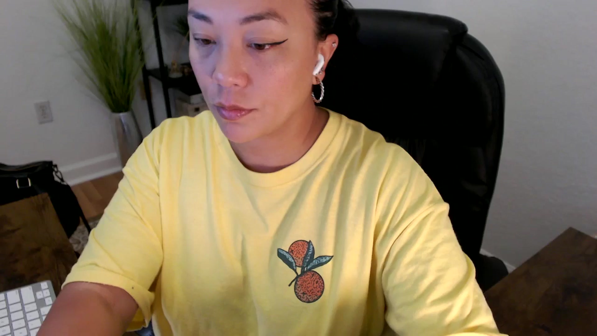 Gallery image thumbnail from MickaylaStar's myfreecams stream on, 05/01/2025, 17:38 image 14 of 20
