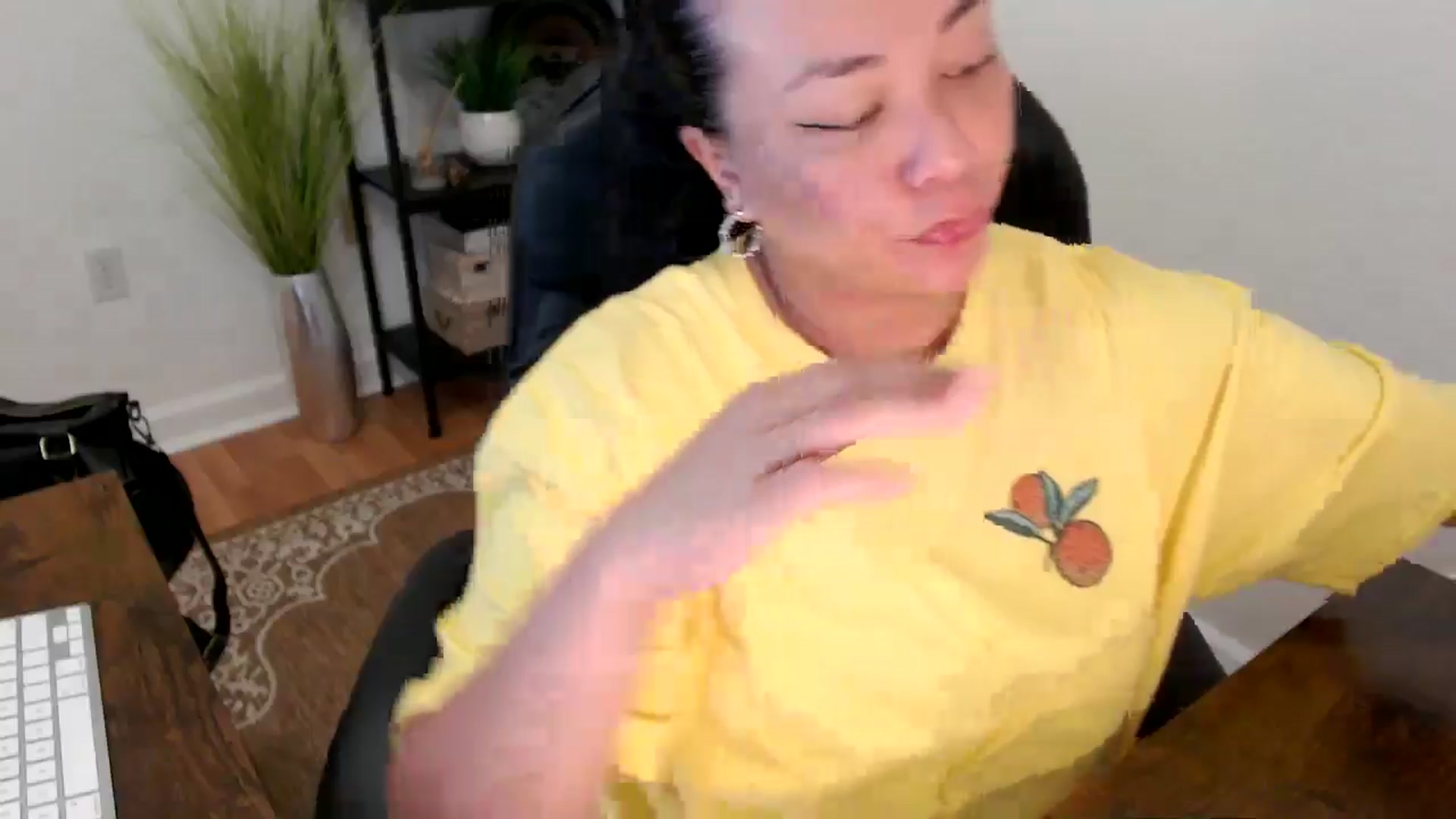 Gallery image thumbnail from MickaylaStar's myfreecams stream on, 05/01/2025, 17:38 image 7 of 20