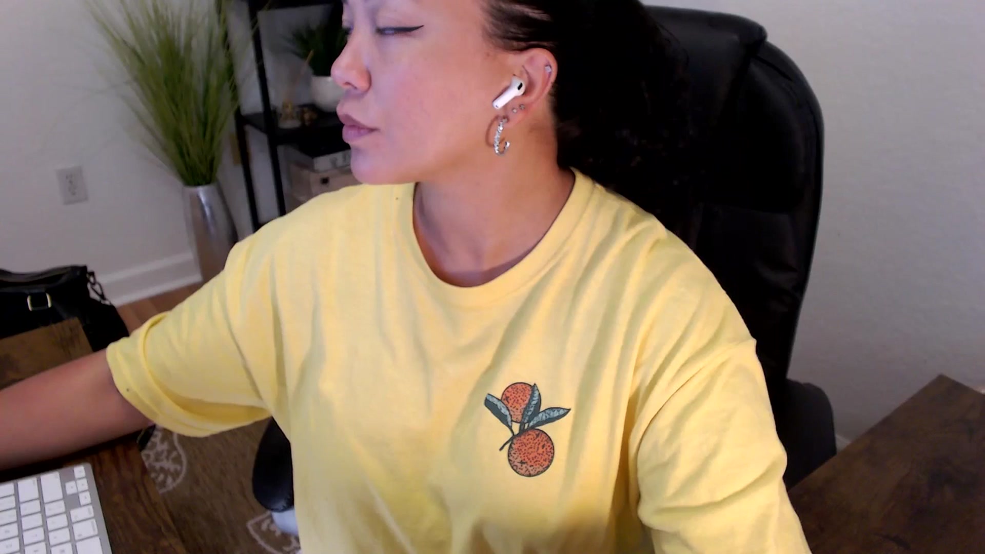 Gallery image thumbnail from MickaylaStar's myfreecams stream on, 05/01/2025, 17:55 image 20 of 20