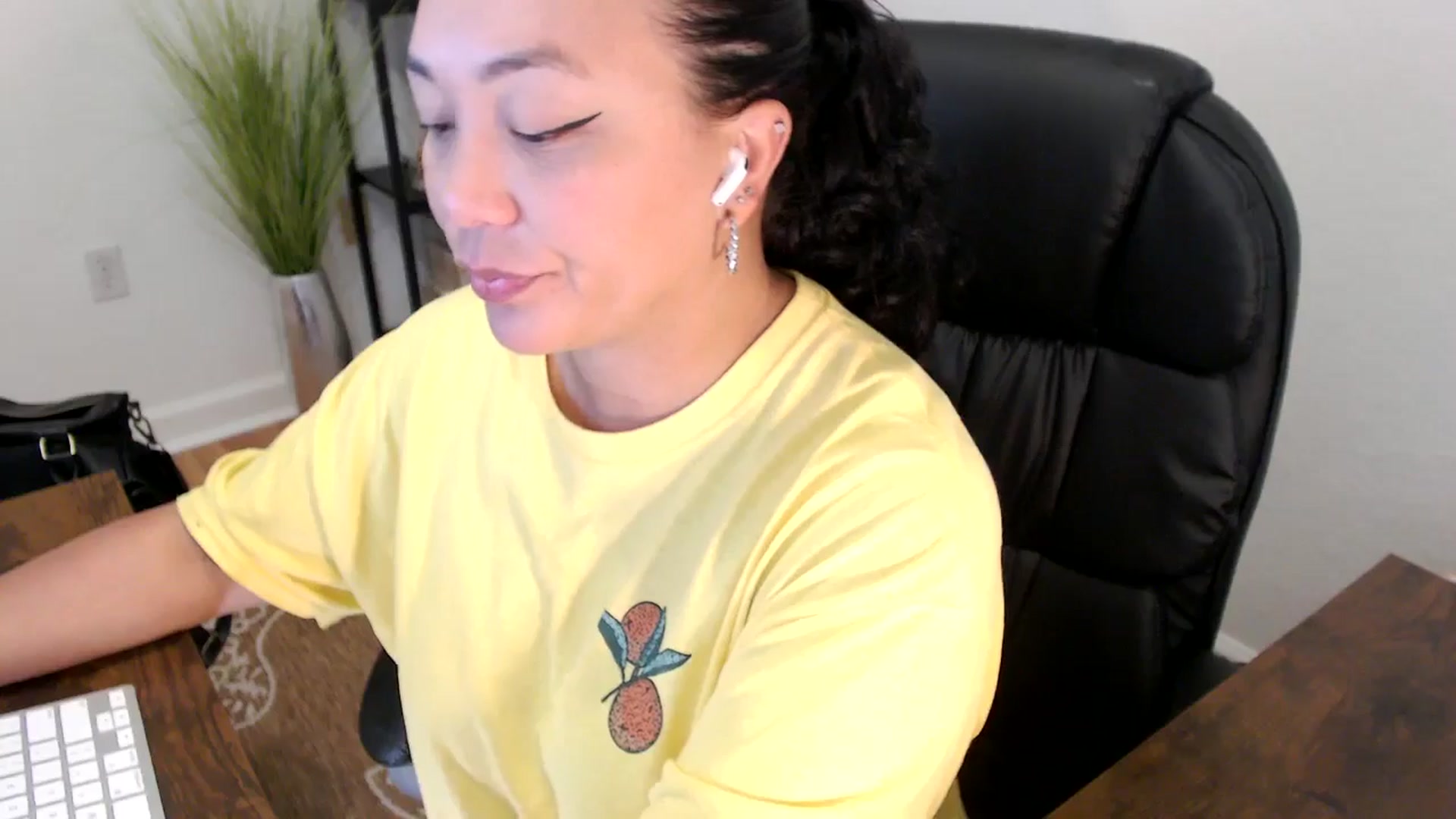 Gallery image thumbnail from MickaylaStar's myfreecams stream on, 05/01/2025, 17:55 image 8 of 20