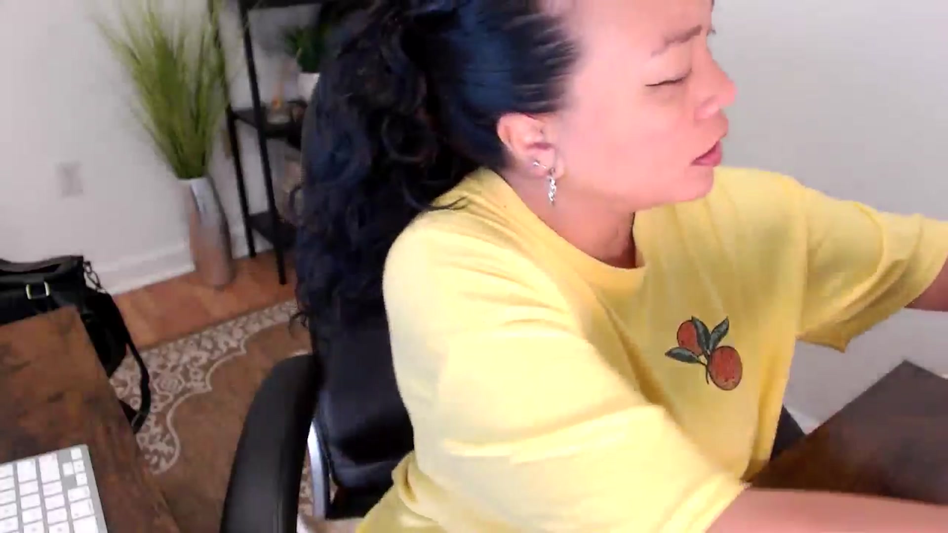 Gallery image thumbnail from MickaylaStar's myfreecams stream on, 05/01/2025, 17:55 image 4 of 20