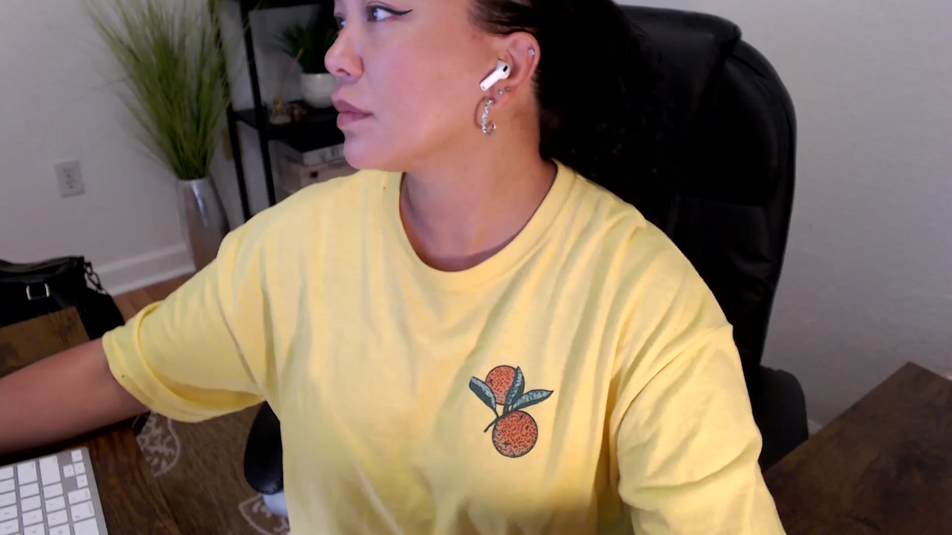 Gallery image thumbnail from MickaylaStar's myfreecams stream on, 05/01/2025, 17:55 image 19 of 20