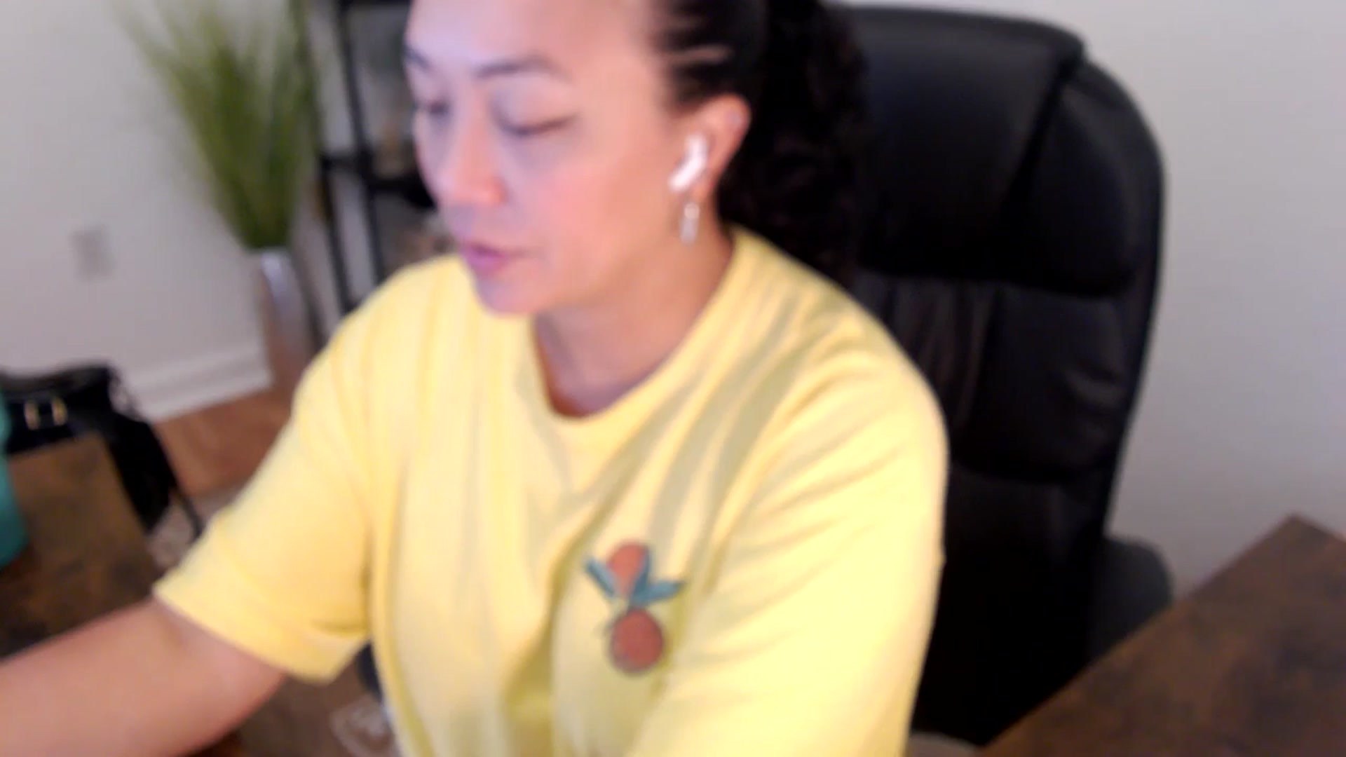 Gallery image thumbnail from MickaylaStar's myfreecams stream on, 05/01/2025, 18:14 image 6 of 20