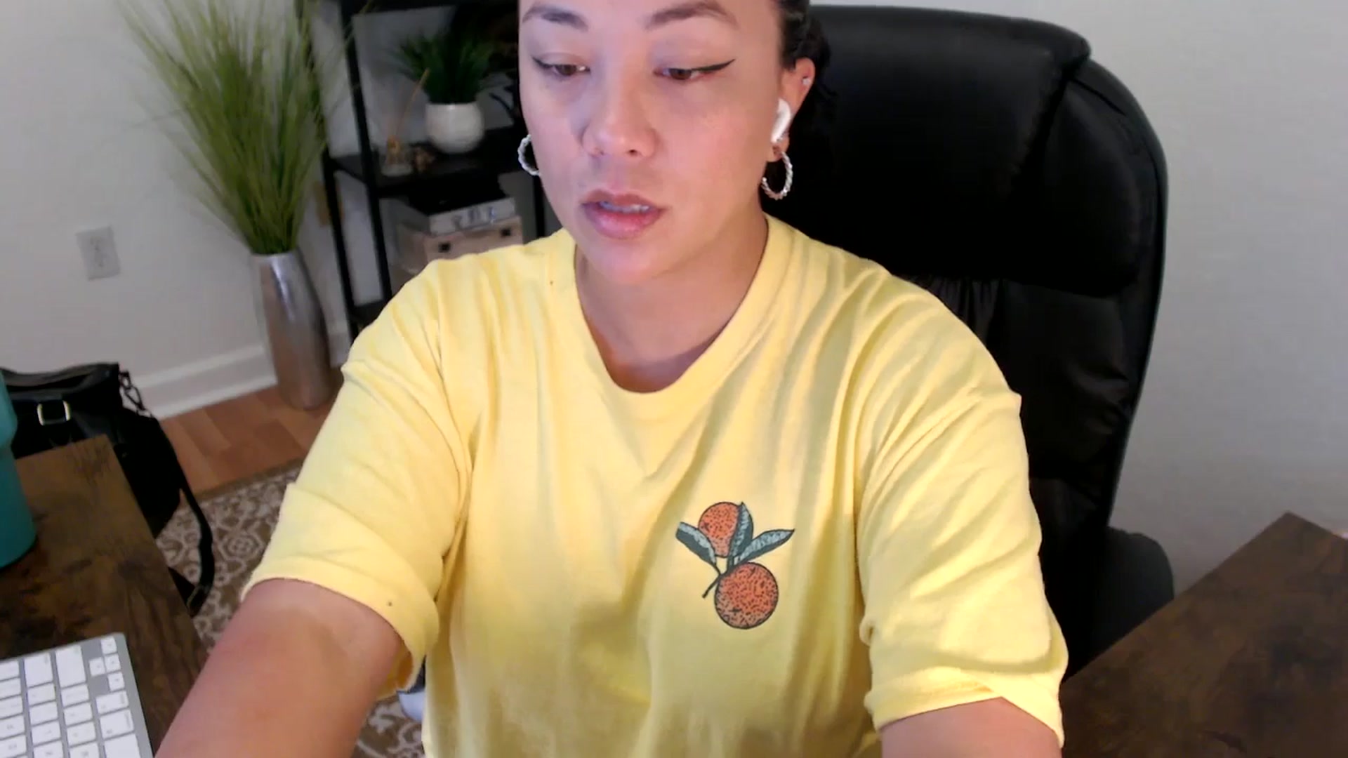 Gallery image thumbnail from MickaylaStar's myfreecams stream on, 05/01/2025, 18:14 image 8 of 20